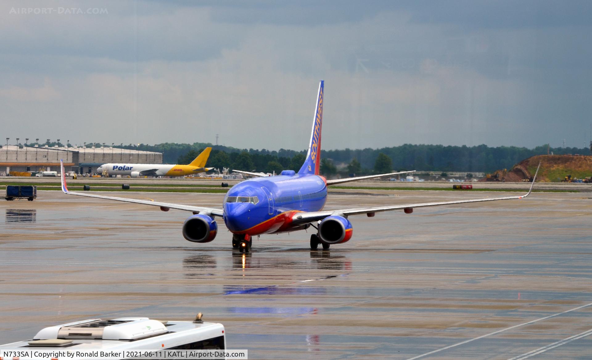 N733SA, 1999 Boeing 737-7H4 C/N 27865, Taxi Atlanta