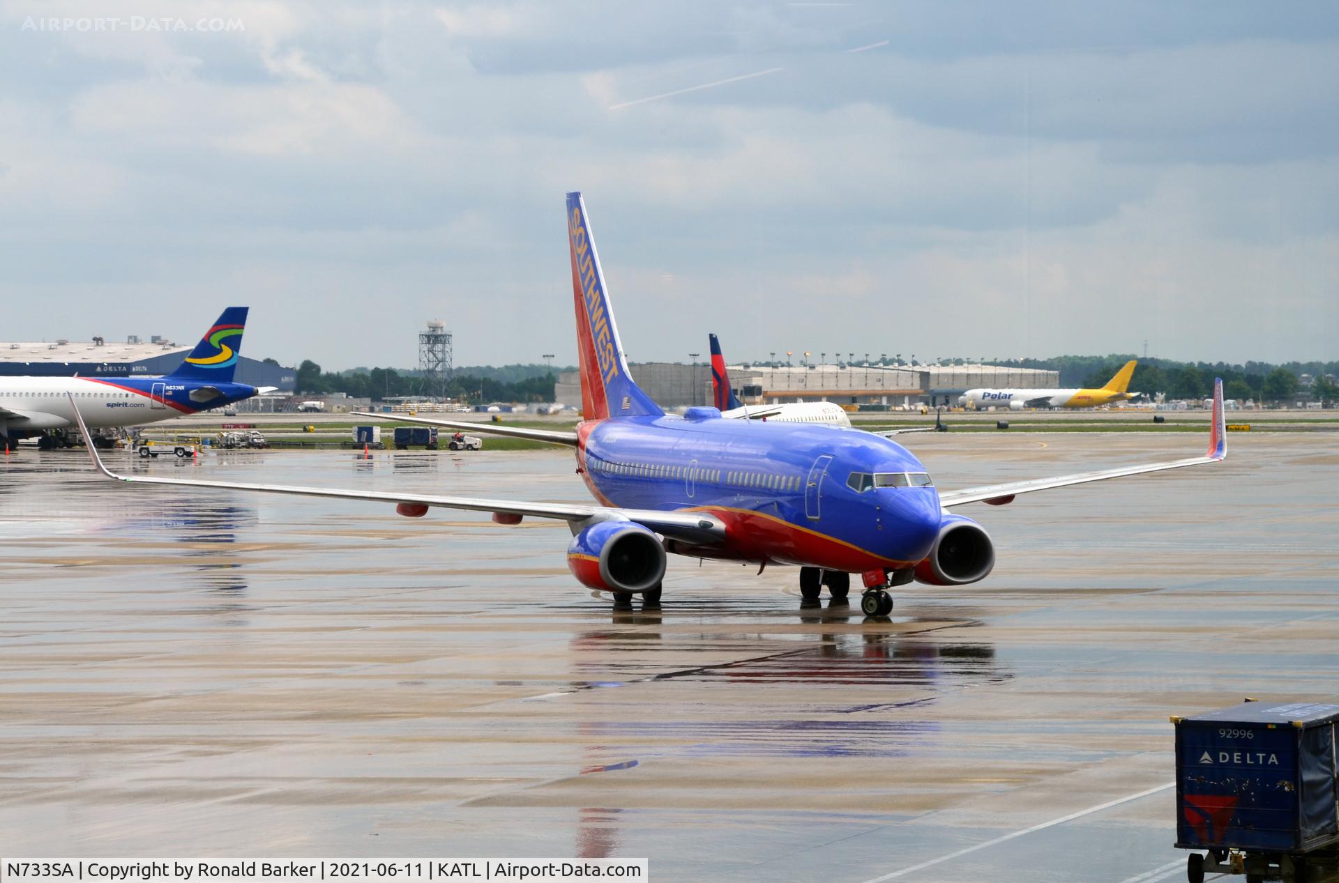 N733SA, 1999 Boeing 737-7H4 C/N 27865, Taxi Atlanta
