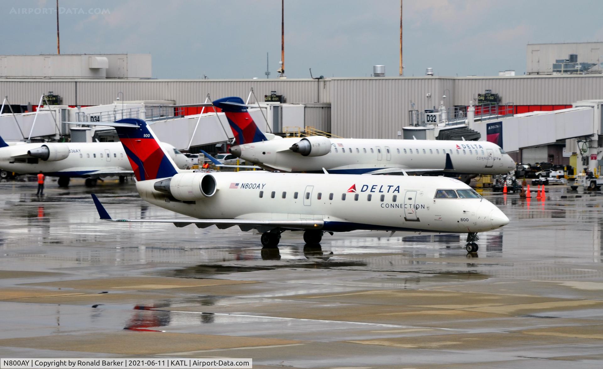 N800AY, 2004 Bombardier CRJ-200ER (CL-600-2B19) C/N 8000, Taxi Atlanta