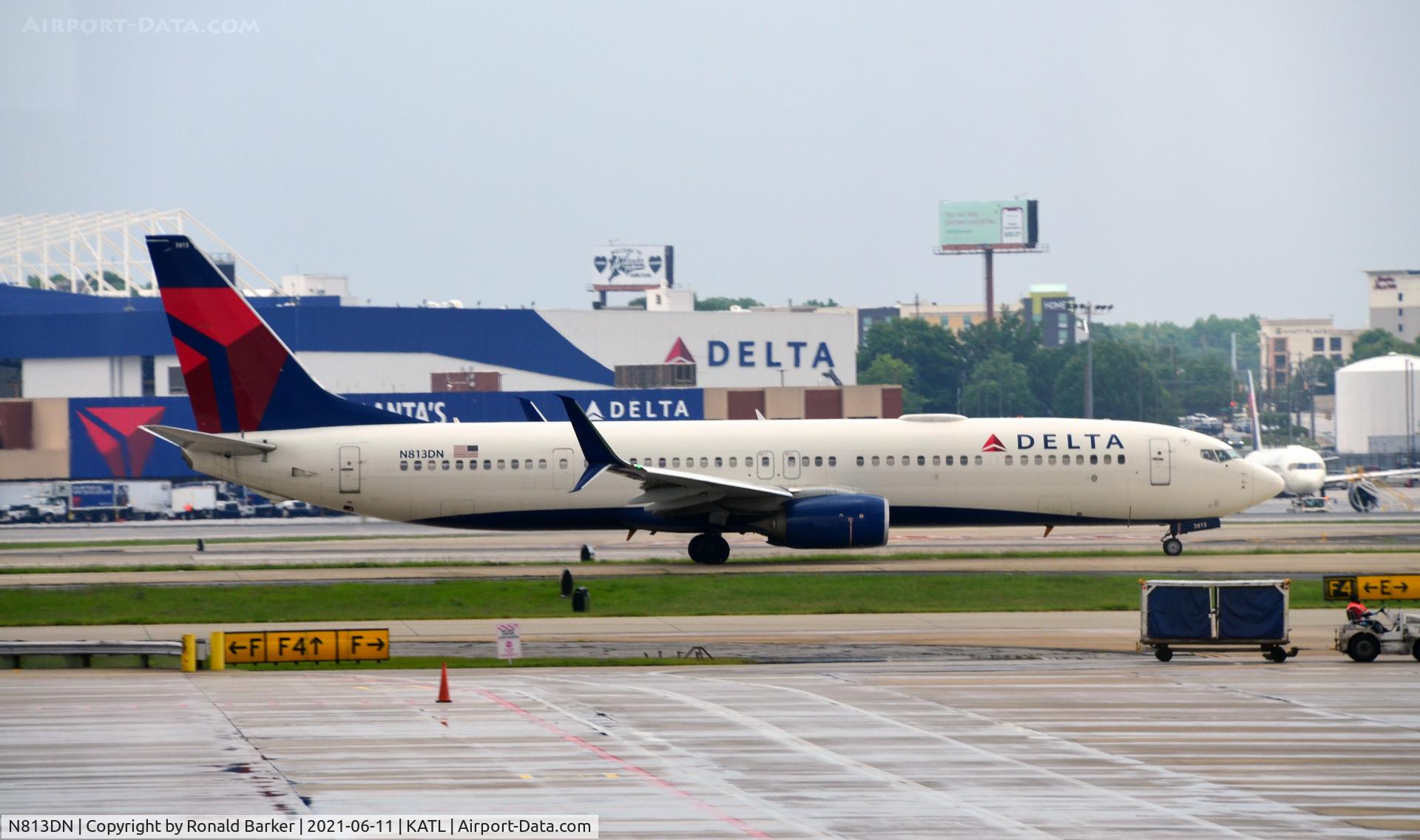 N813DN, 2014 Boeing 737-932/ER C/N 31925, Taxi Atlanta
