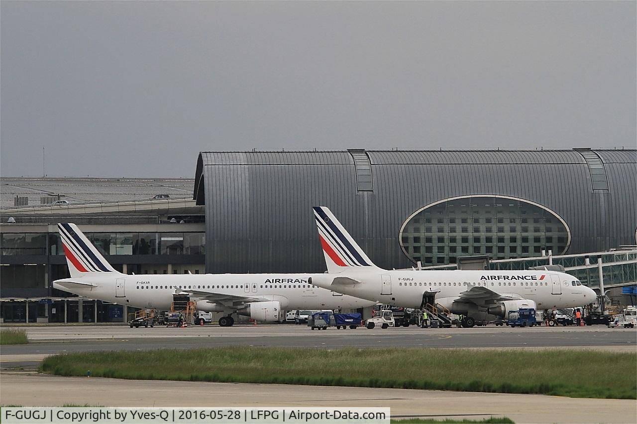 F-GUGJ, 2005 Airbus A318-111 C/N 2582, Airbus A318-111, Boarding area, Roissy Charles De Gaulle airport (LFPG-CDG)