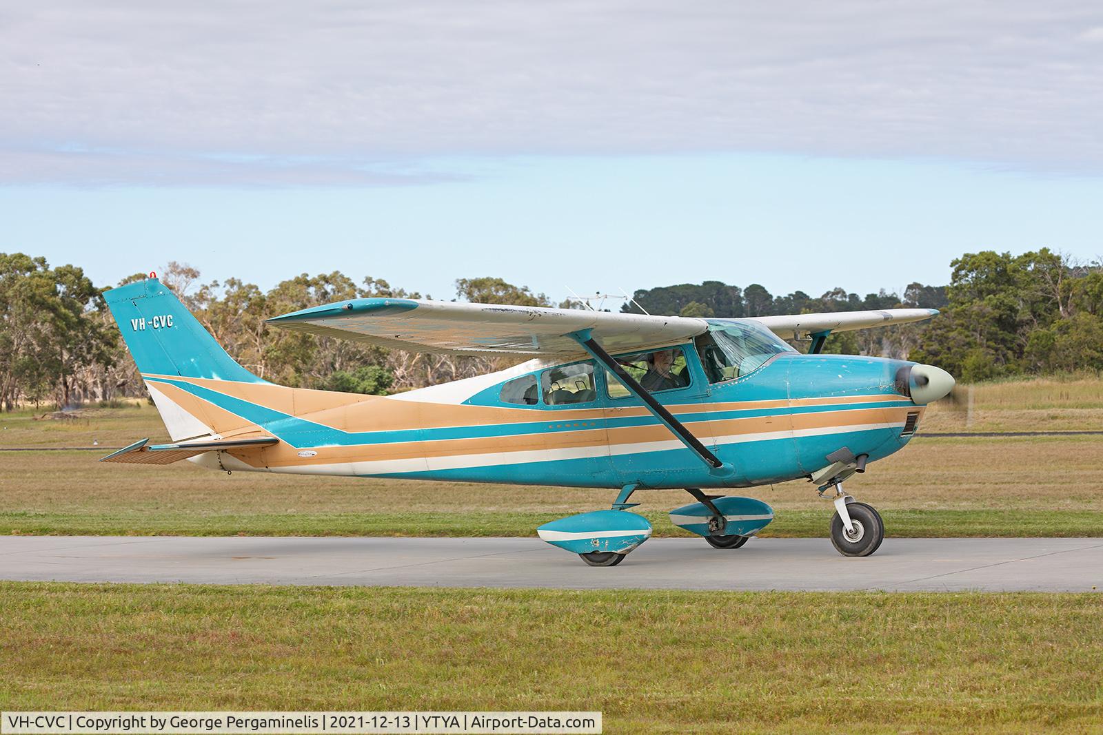 VH-CVC, 1960 Cessna 182C Skylane C/N 52784, AAAA Christmas 2021 Toy Run