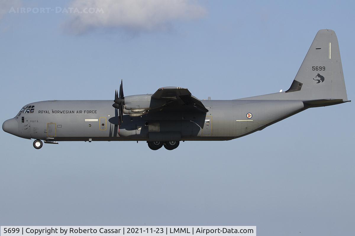 5699, 2008 Lockheed Martin C-130J-30 Super Hercules C/N 382-5699, Runway 31