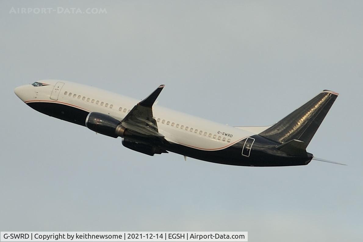 G-SWRD, 1995 Boeing 737-3L9 C/N 27834, Leaving Norwich.