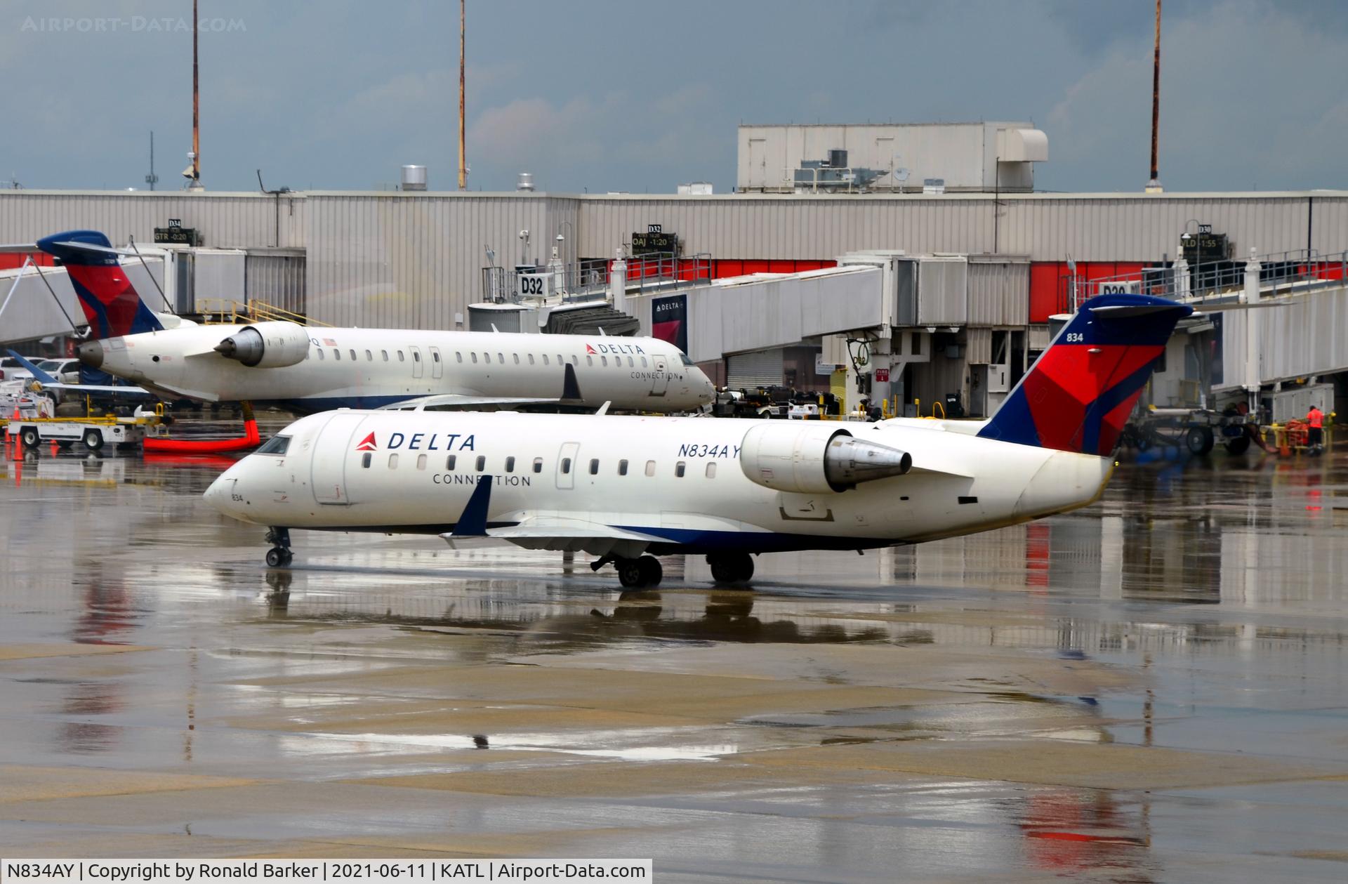 N834AY, 2005 Bombardier CRJ-200LR (CL-600-2B19) C/N 8034, Taxi Atlanta