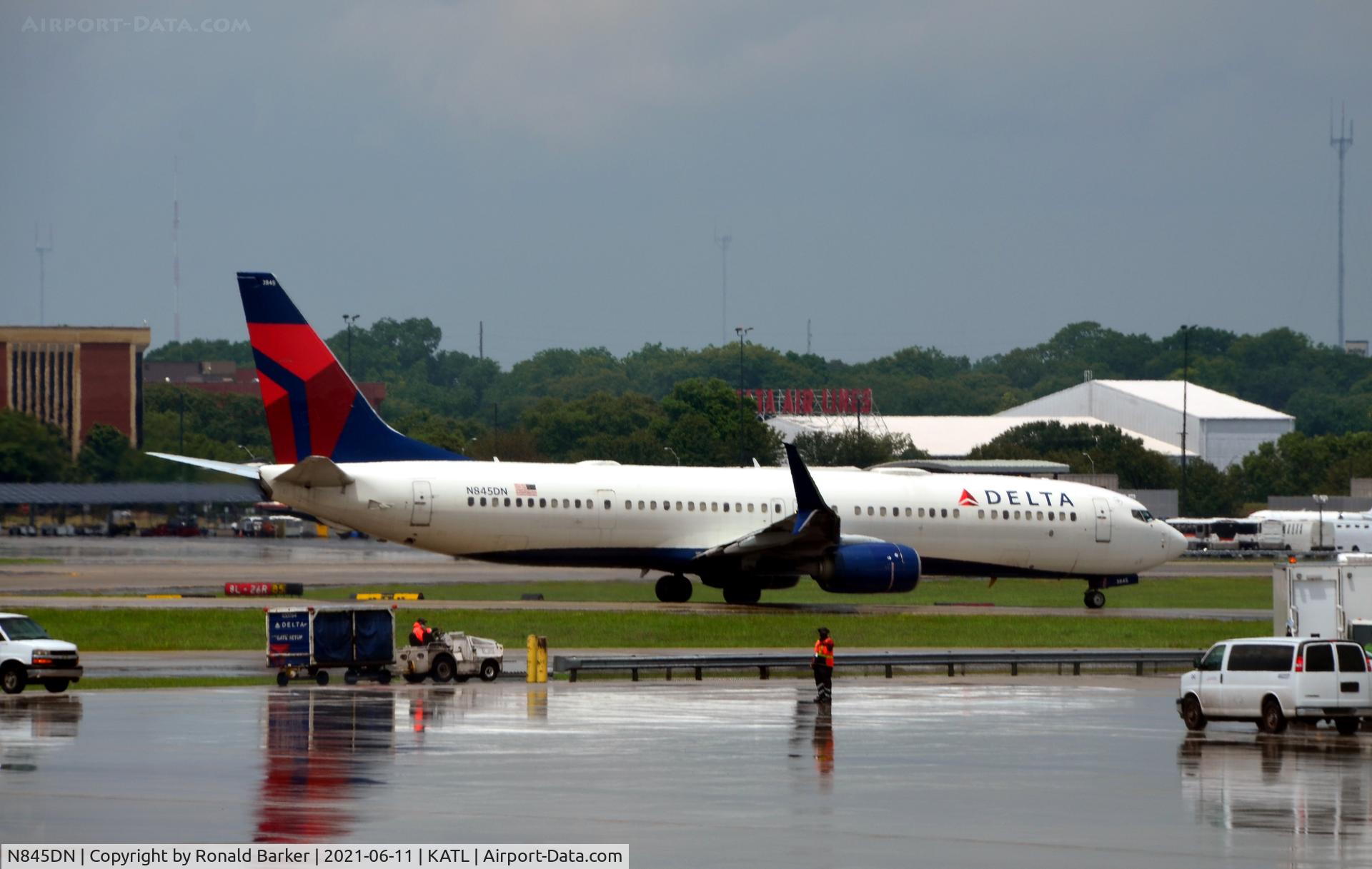 N845DN, 2015 Boeing 737-932/ER C/N 31956, Taxi Atlanta