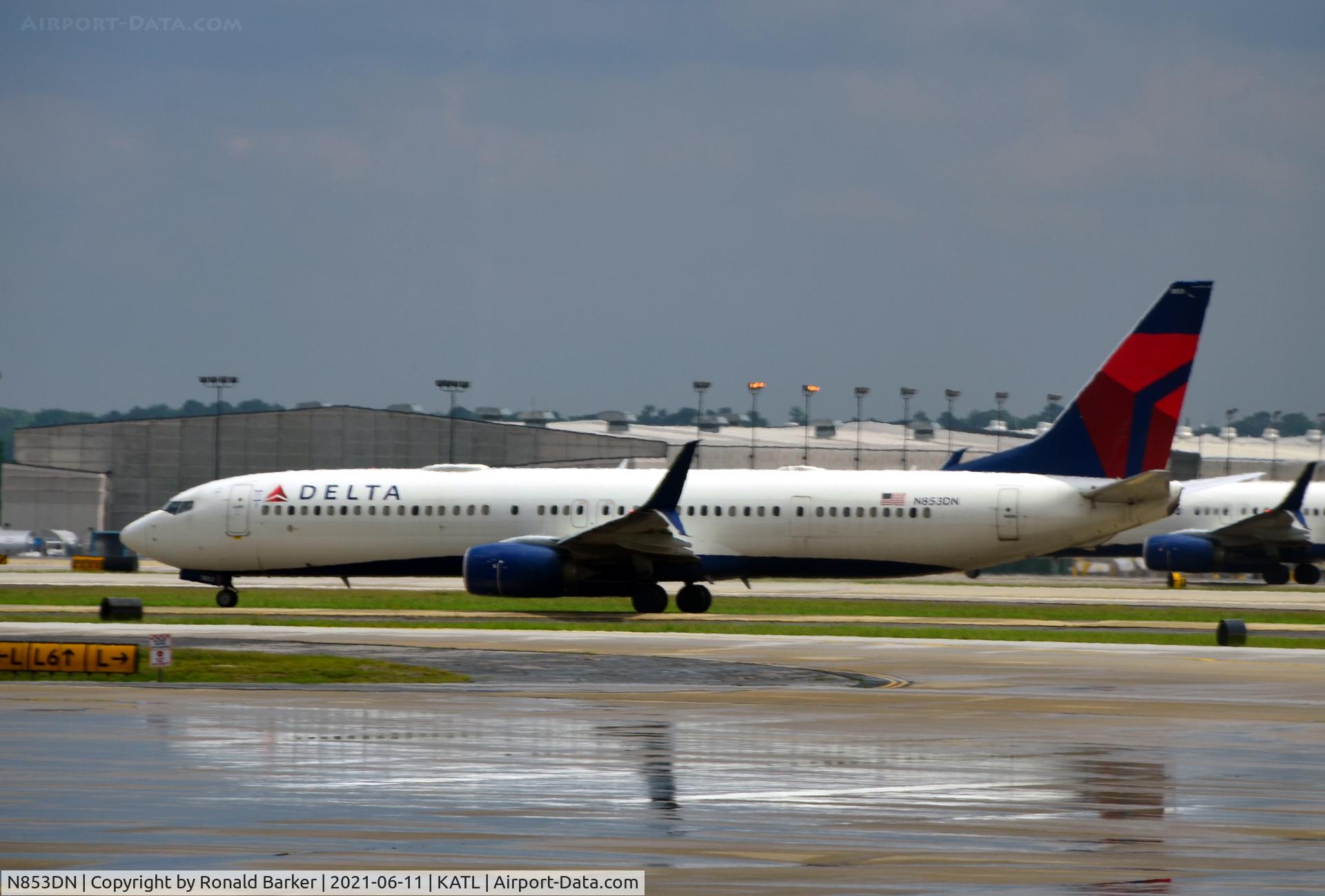 N853DN, 2016 Boeing 737-932/ER C/N 31964, Taxi Atlanta