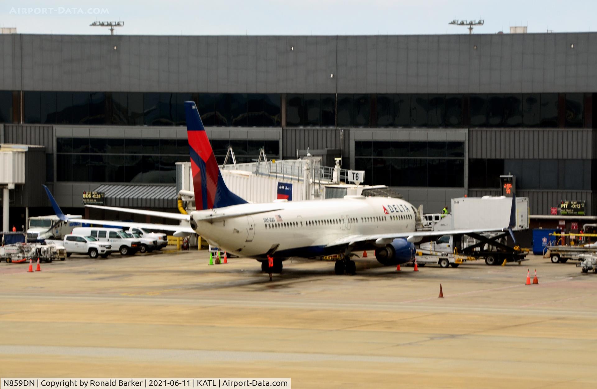 N859DN, 2016 Boeing 737-923/ER C/N 31970, Gate T6 Atlanta