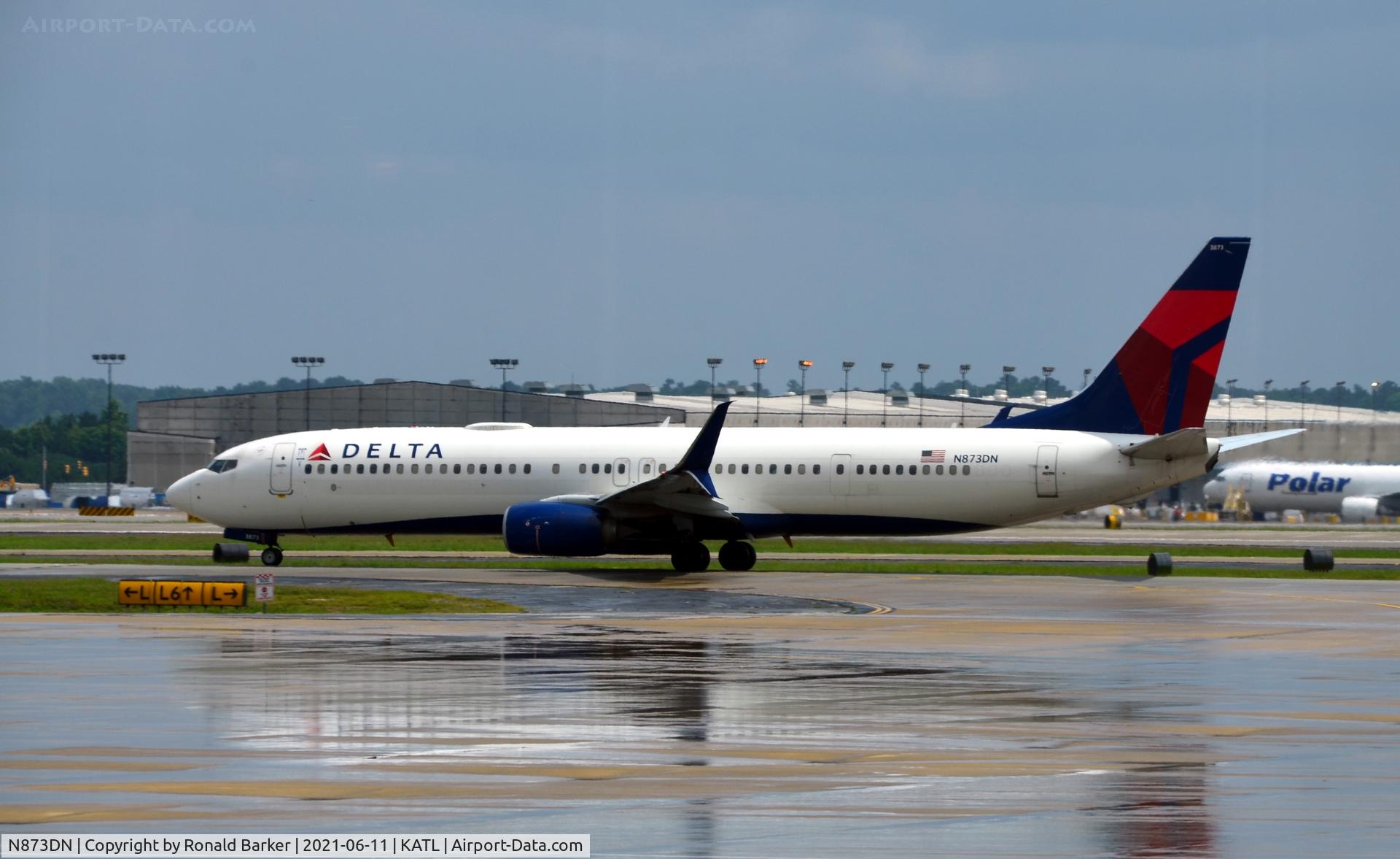 N873DN, 2017 Boeing 737-932/ER C/N 31984, Taxi Atlanta