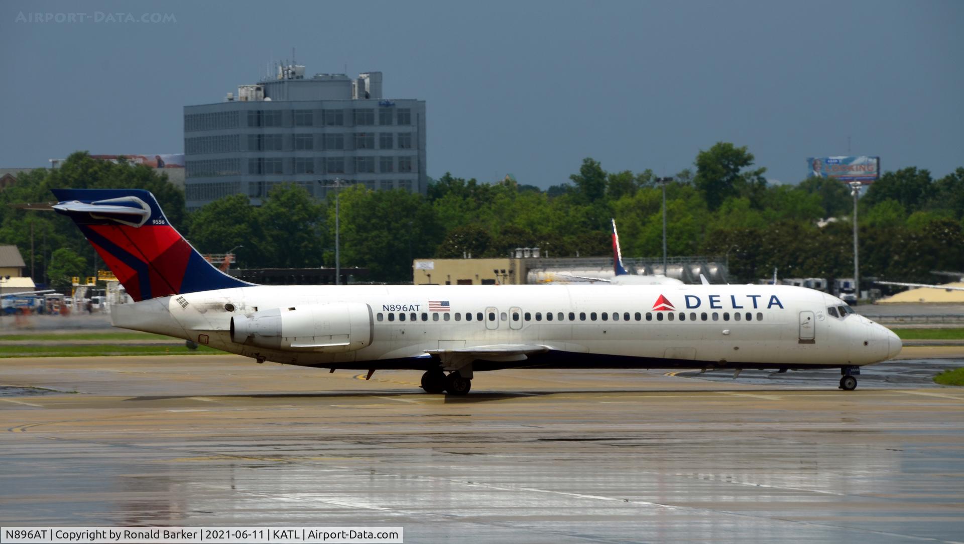 N896AT, 2005 Boeing 717-200 C/N 55048, Taxi Atlanta