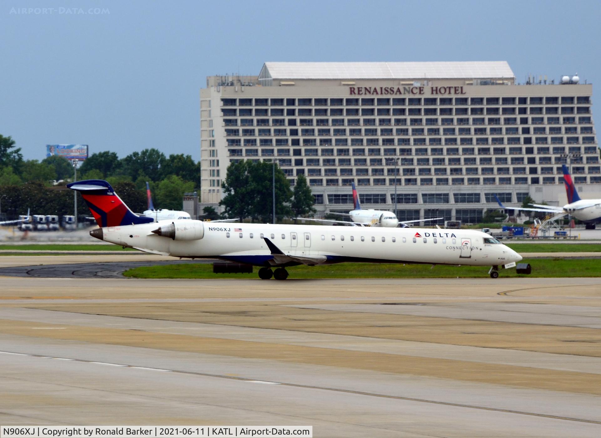 N906XJ, 2007 Bombardier CRJ-900ER (CL-600-2D24) C/N 15138, Taxi Atlanta
