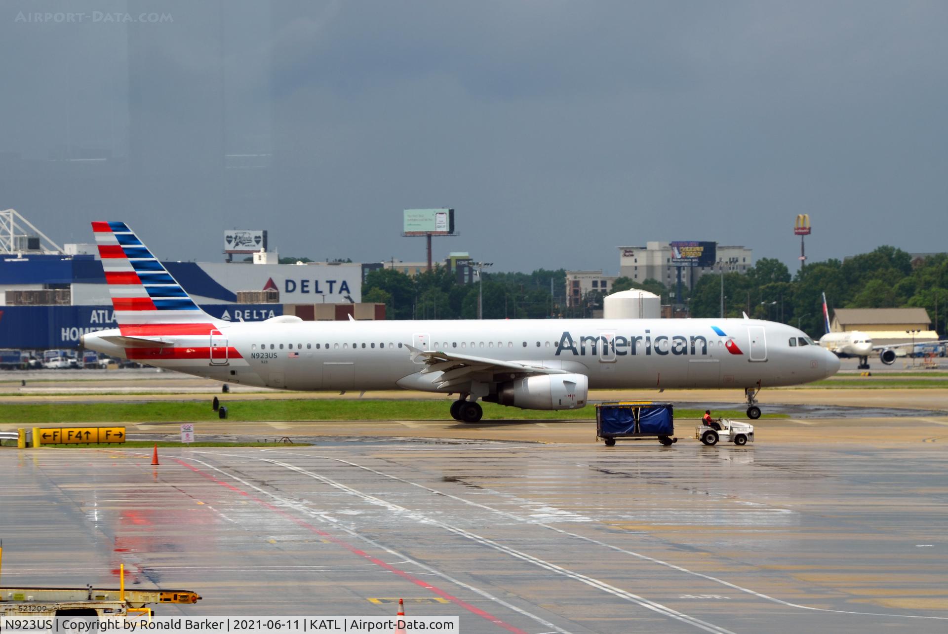 N923US, 2015 Airbus A321-231 C/N 6543, Taxi for takeoff Atlanta