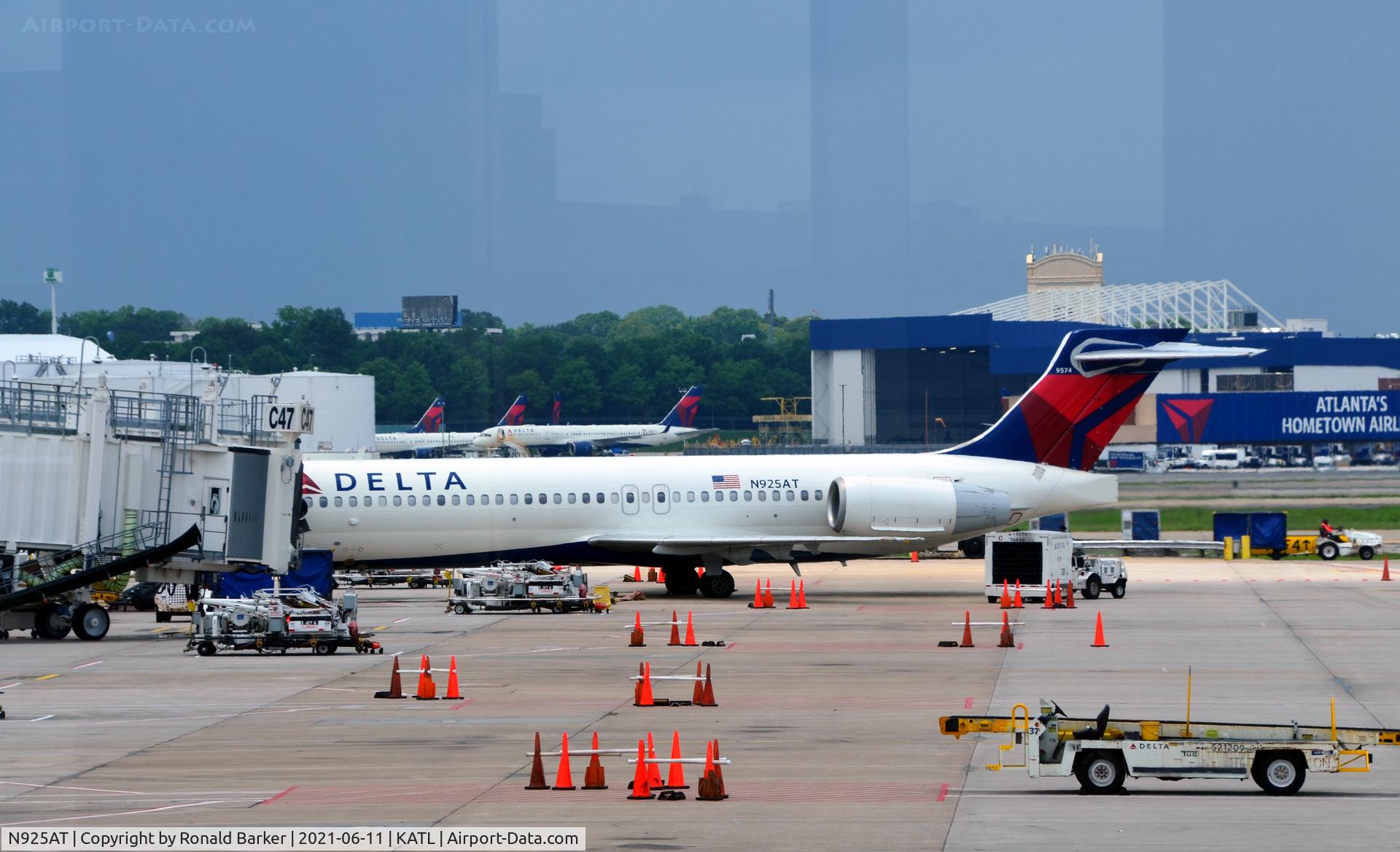N925AT, 2000 Boeing 717-200 C/N 55079, Gate C47 Atlanta
