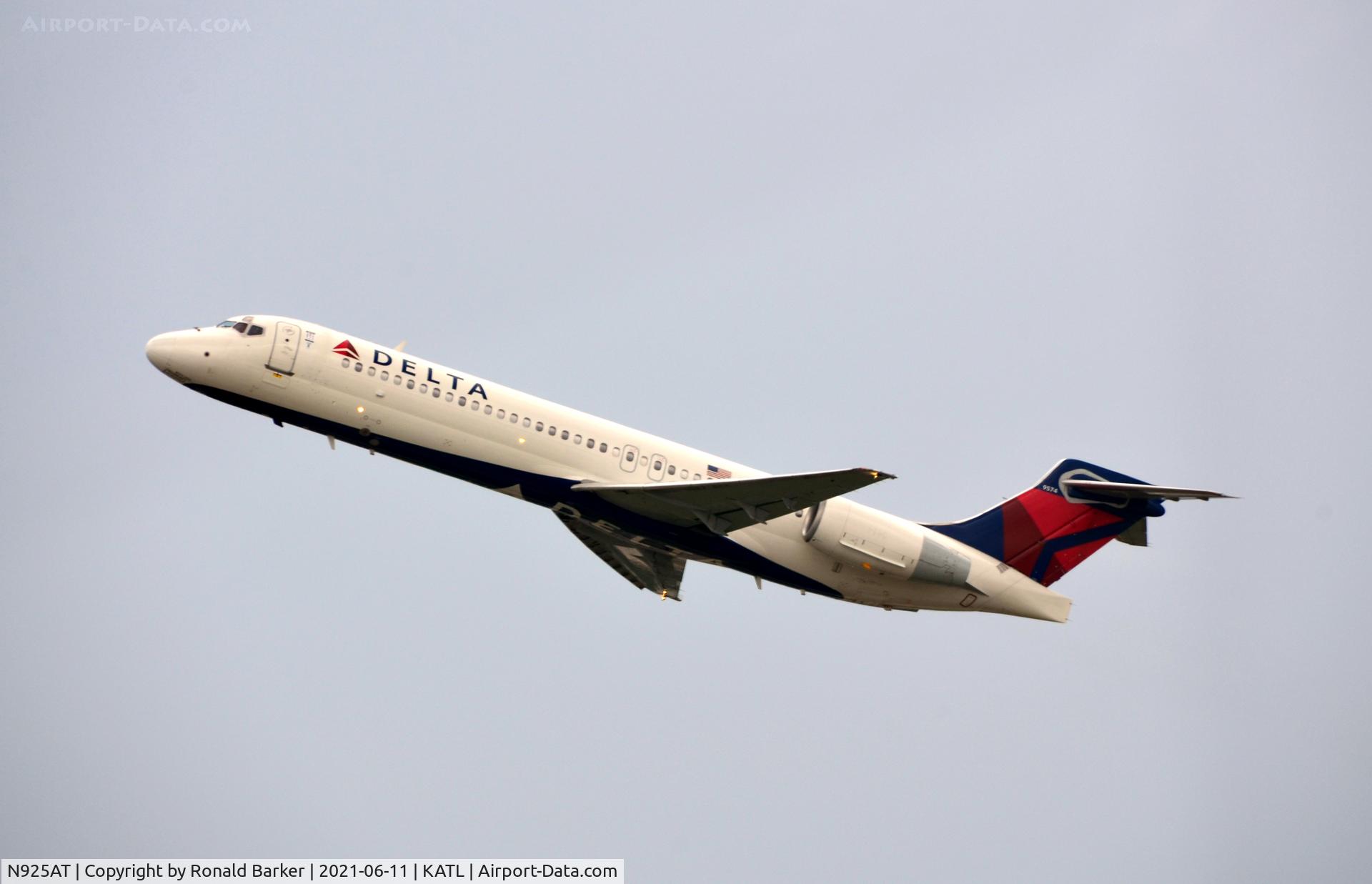 N925AT, 2000 Boeing 717-200 C/N 55079, Takeoff Atlanta