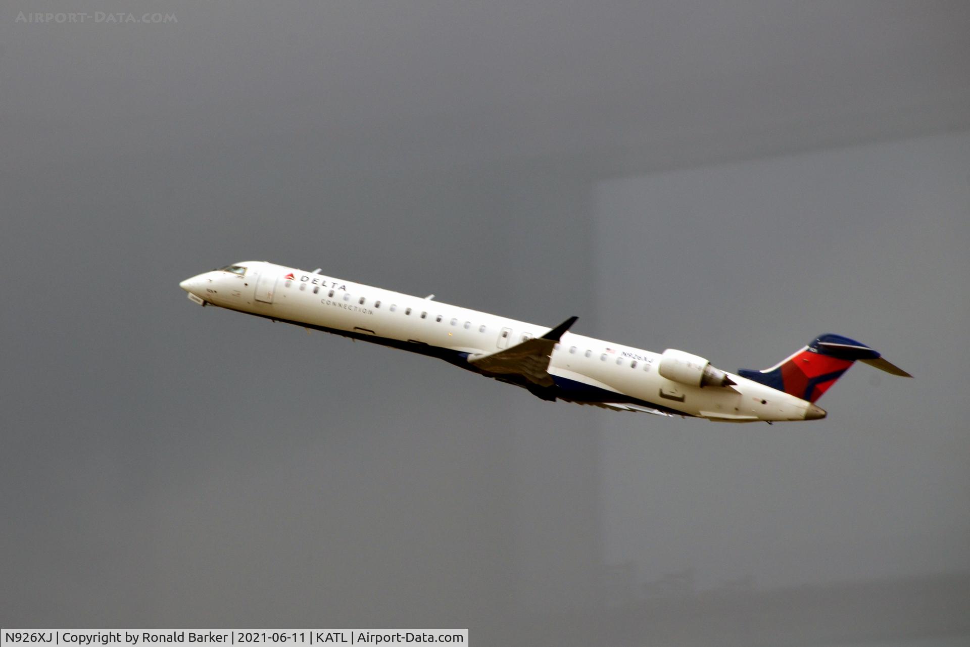 N926XJ, 2008 Canadair CL-600-2D24 Regional Jet CRJ-900 C/N 15184, Takeoff Atlanta
