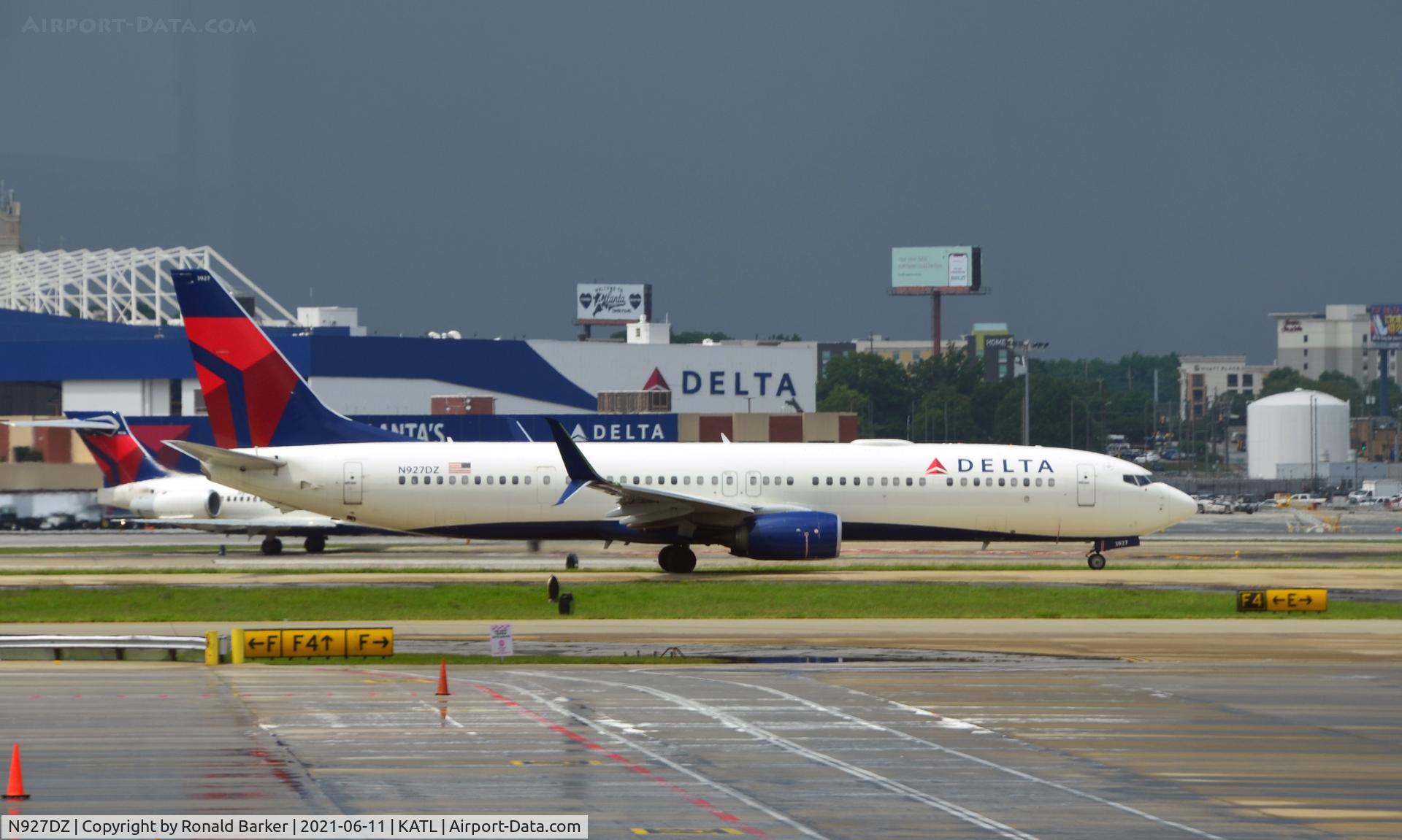 N927DZ, 2019 Boeing 737-932/ER C/N 64888, Taxi Atlanta