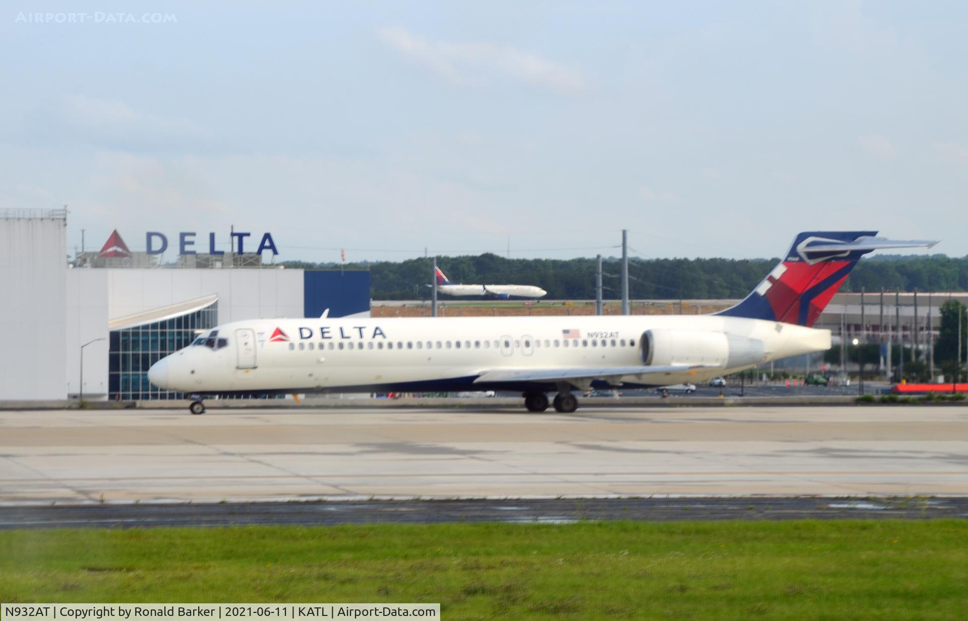 N932AT, 2000 Boeing 717-200 C/N 55073, Taxi Atlanta
