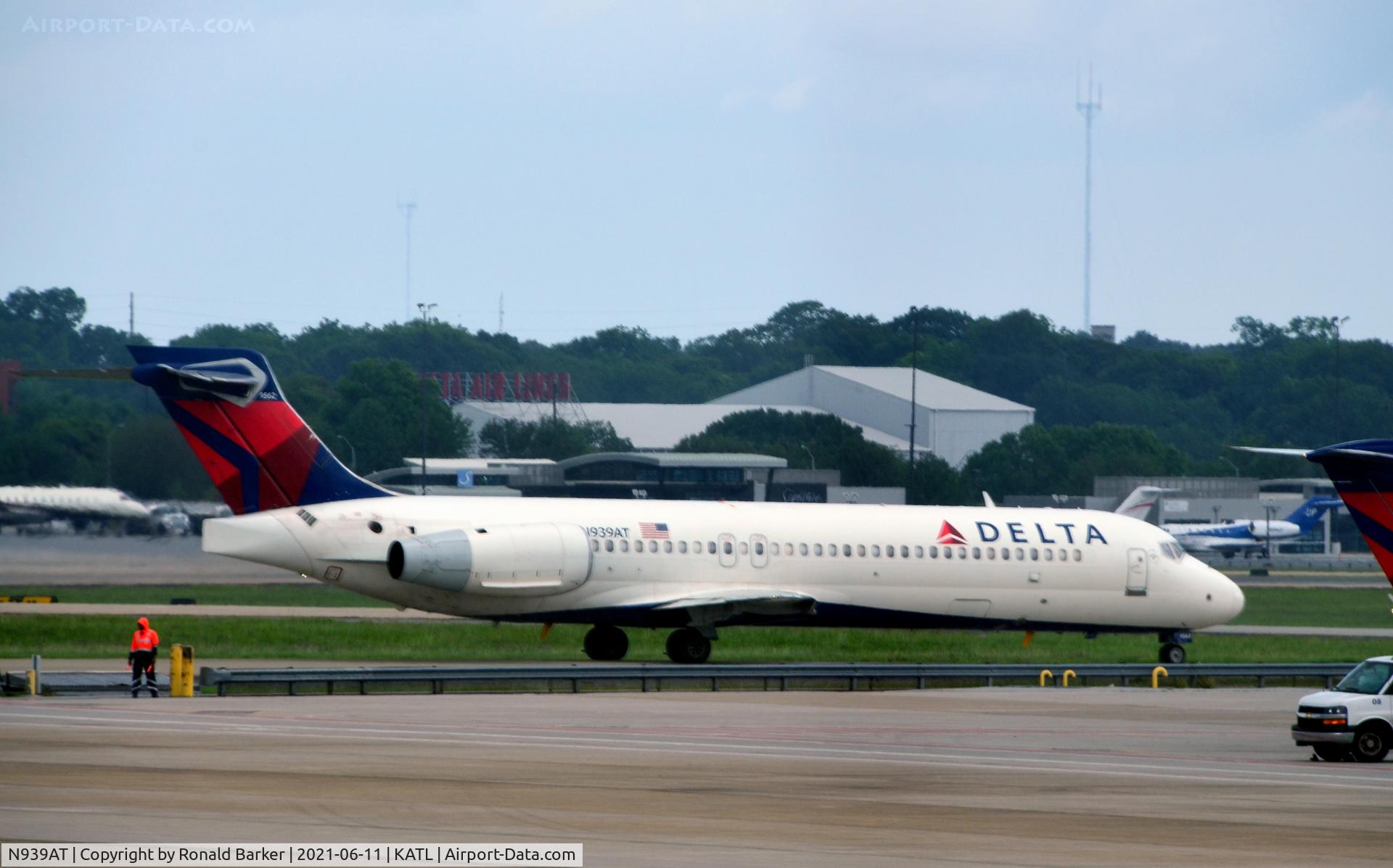 N939AT, 2006 Boeing 717-200 C/N 55099, Taxi Atlanta