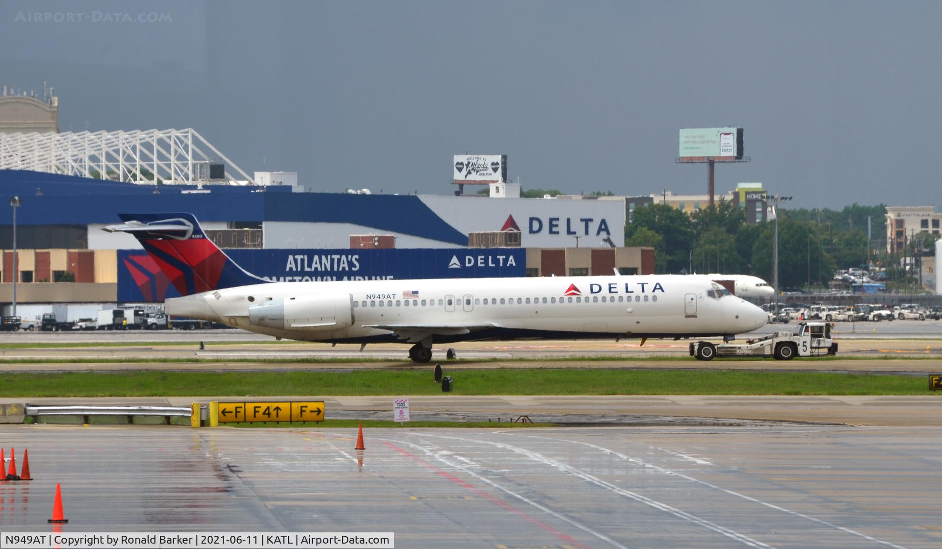 N949AT, 1999 Boeing 717-200 C/N 55003, Towed Atlanta