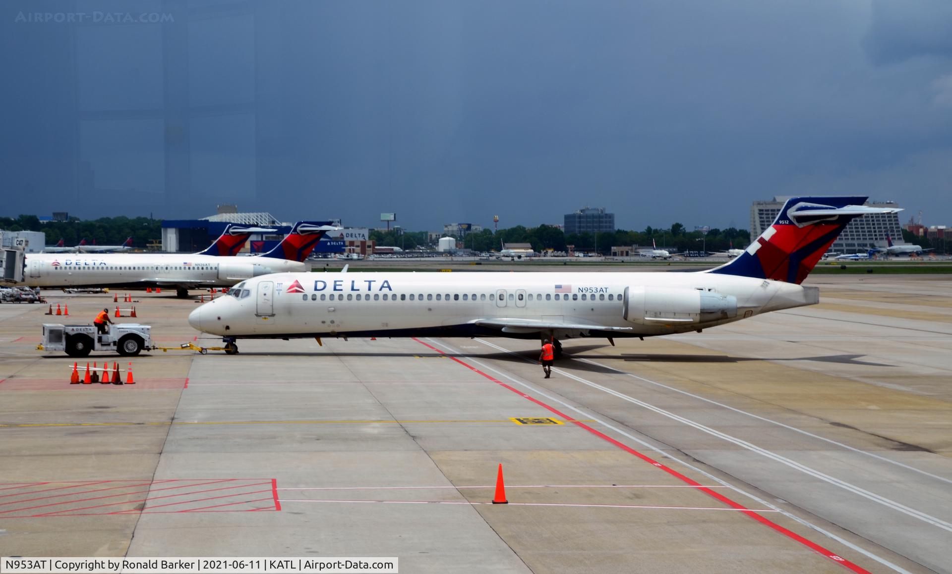 N953AT, 2000 Boeing 717-200 C/N 55015, Pushback Atlanta
