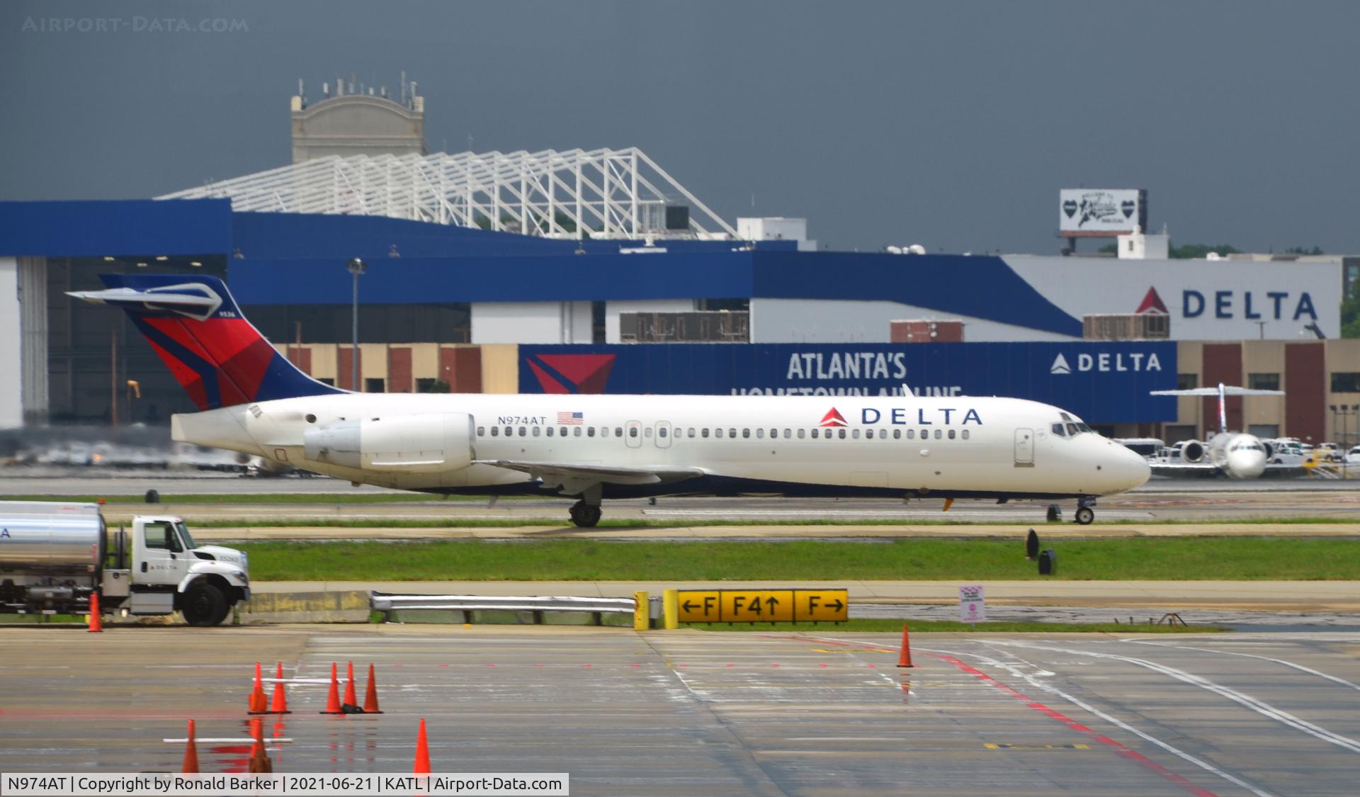 N974AT, 2002 Boeing 717-200 C/N 55034, Taxi Atlanta