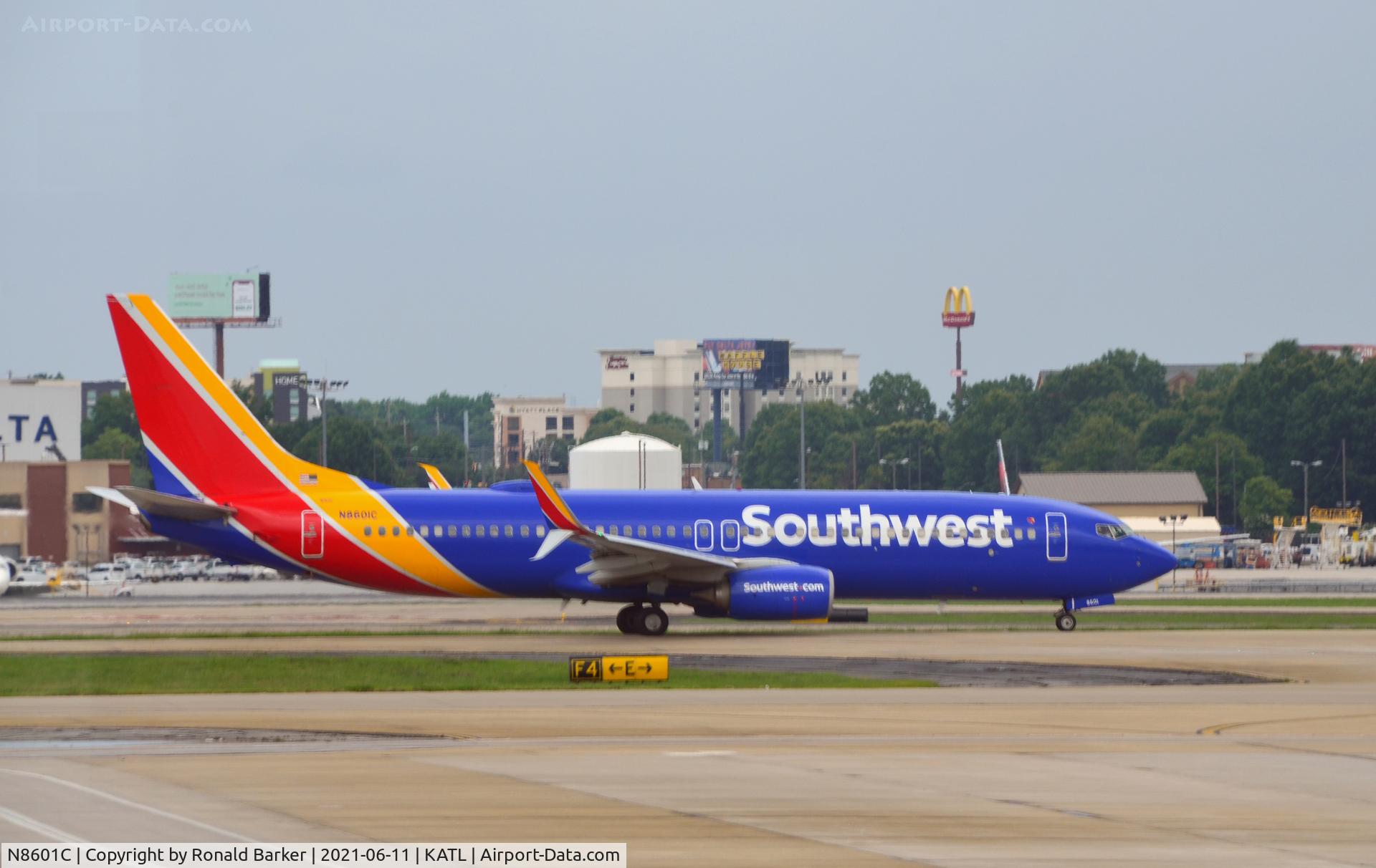 N8601C, 2012 Boeing 737-8H4 C/N 38874, Taxi Atlanta
