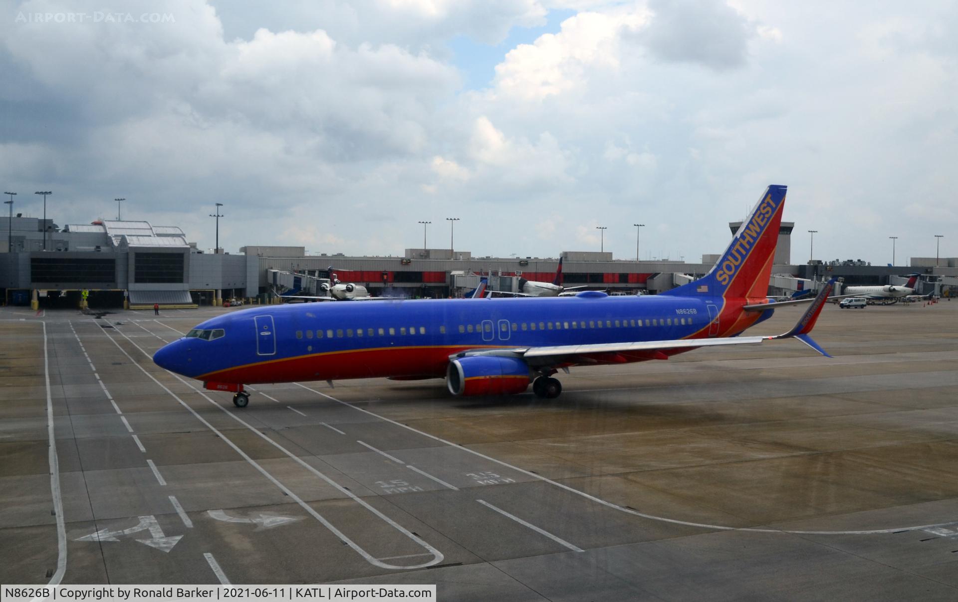 N8626B, 2014 Boeing 737-8H4 C/N 36894, Taxi for takeoff Atlanta