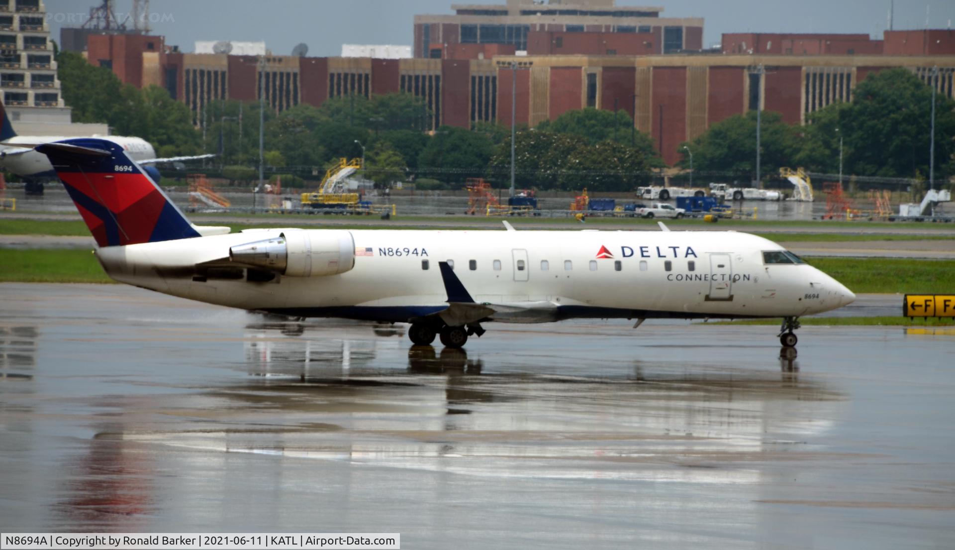 N8694A, 2002 Canadair CRJ-200 (CL-600-2B19) C/N 7694, ready to taxi Atlanta