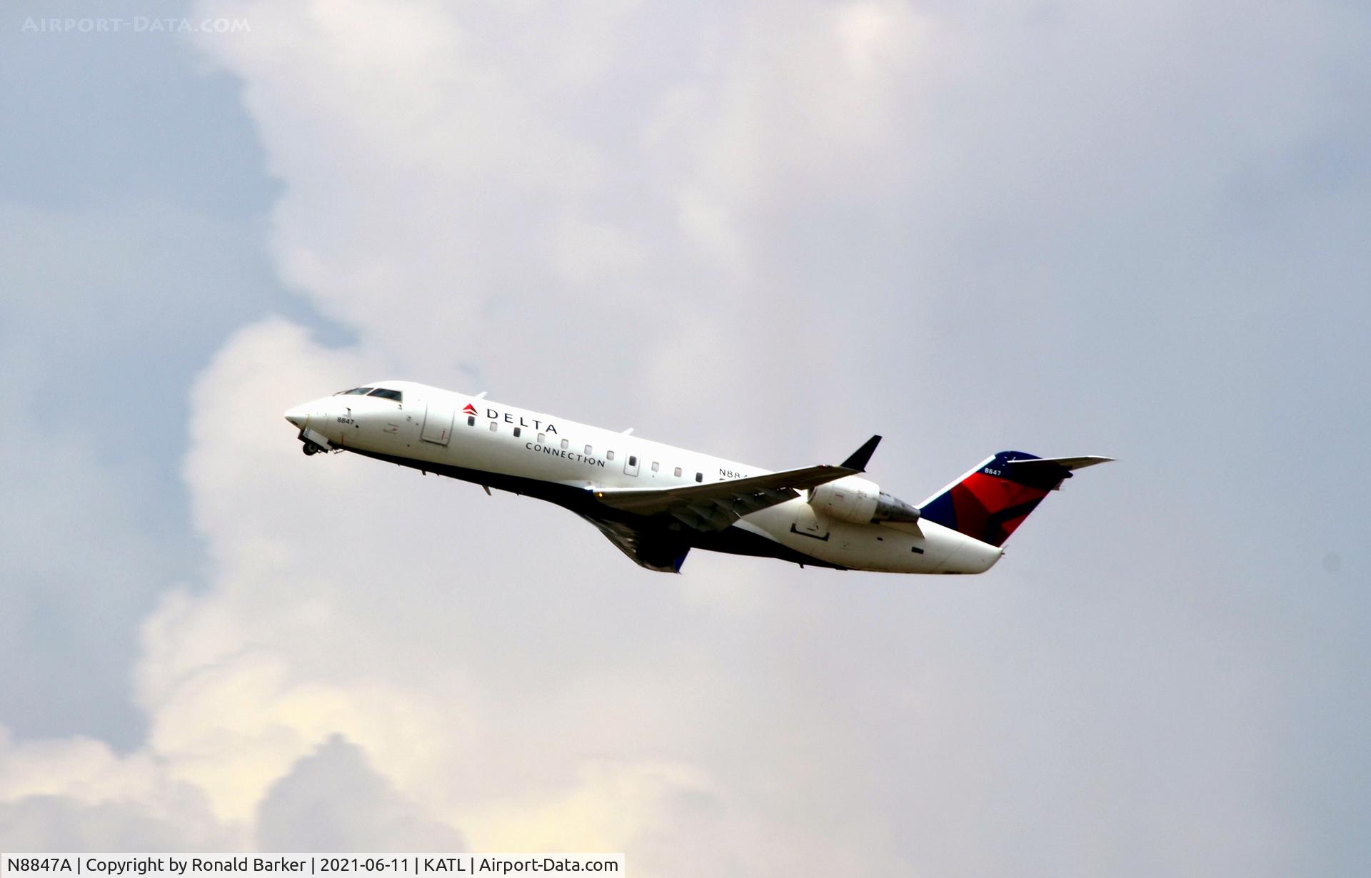 N8847A, 2003 Bombardier CRJ-440 (CL-600-2B19) C/N 7847, Takeoff Atlanta