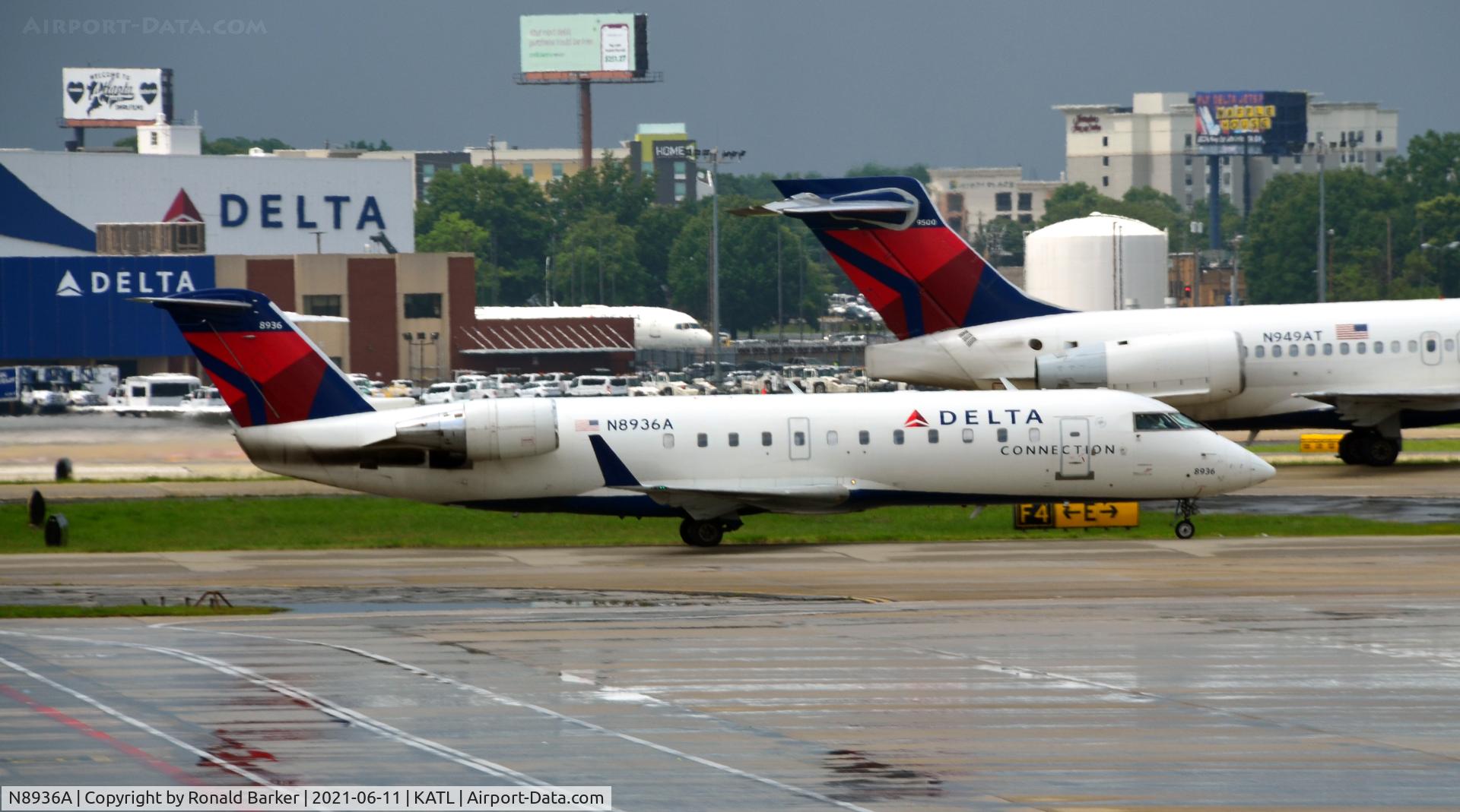 N8936A, 2004 Bombardier CRJ-200 (CL-600-2B19) C/N 7936, Taxi Atlanta