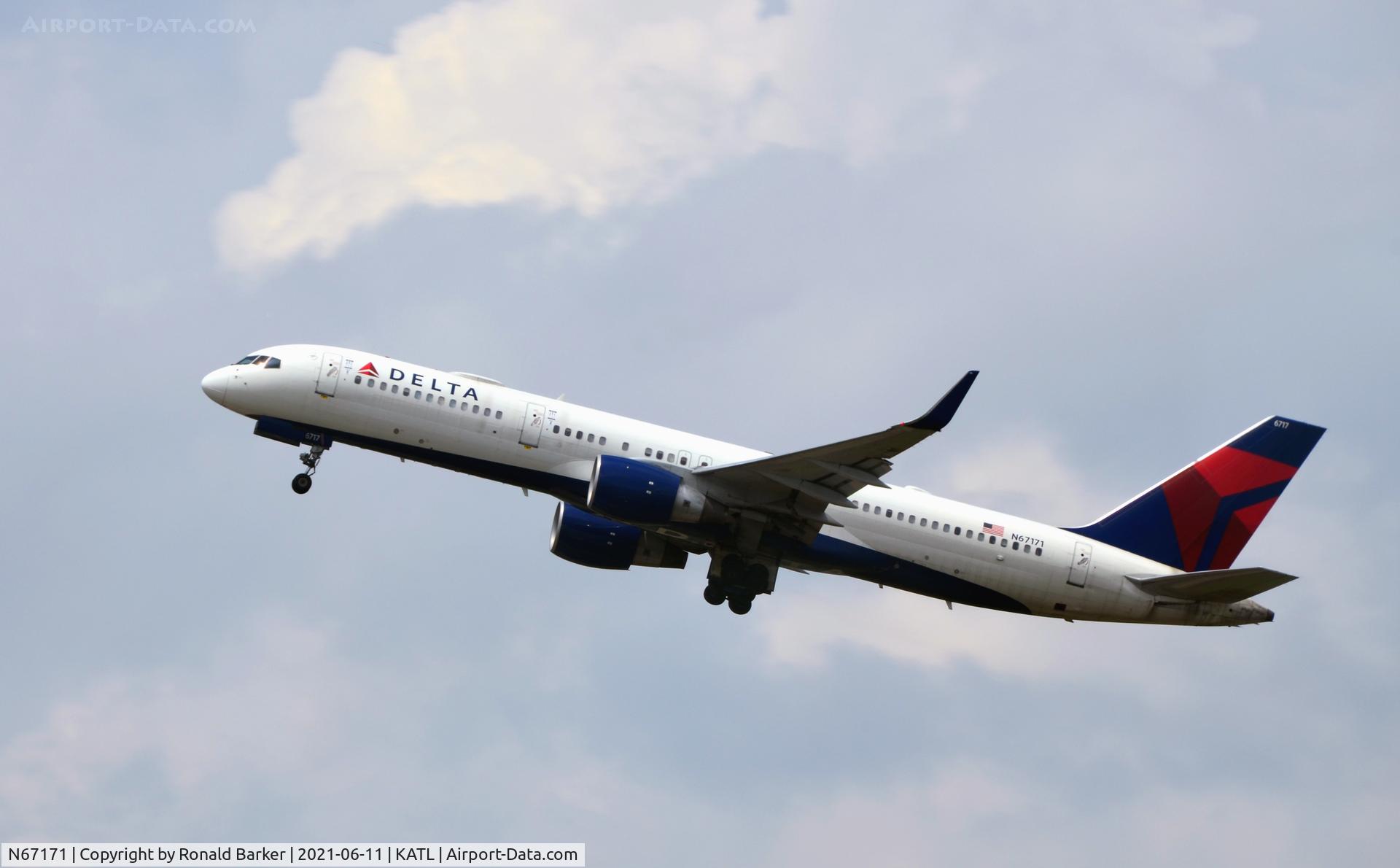 N67171, 2001 Boeing 757-232 C/N 30839, Takeoff Atlanta