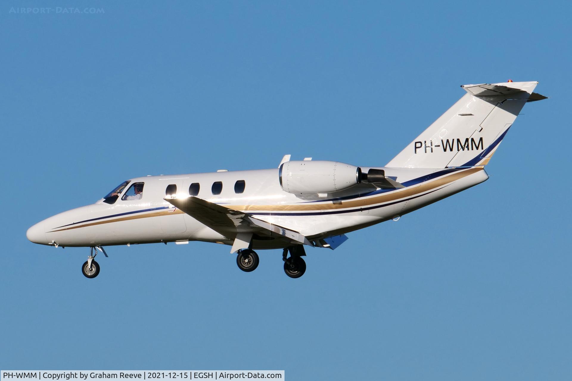 PH-WMM, 1996 Cessna 525 CitationJet CJ1 C/N 525-0118, Landing at Norwich.