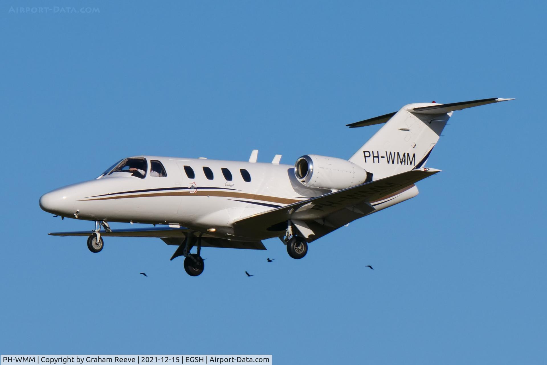 PH-WMM, 1996 Cessna 525 CitationJet CJ1 C/N 525-0118, Landing at Norwich.