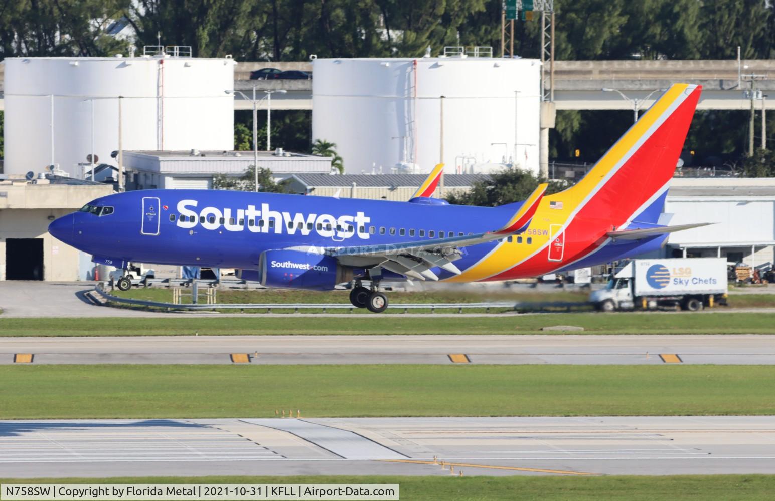 N758SW, 1999 Boeing 737-7H4 C/N 27873, FLL 2021