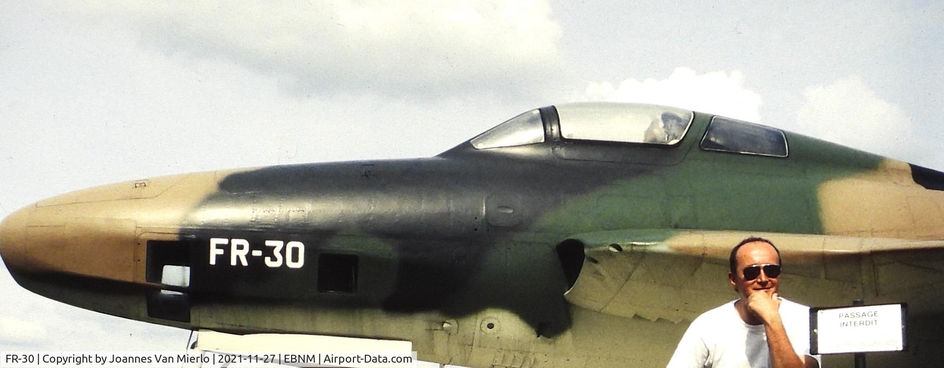 FR-30, Republic RF-84F Thunderflash C/N Not found (51-17015), Slide scan