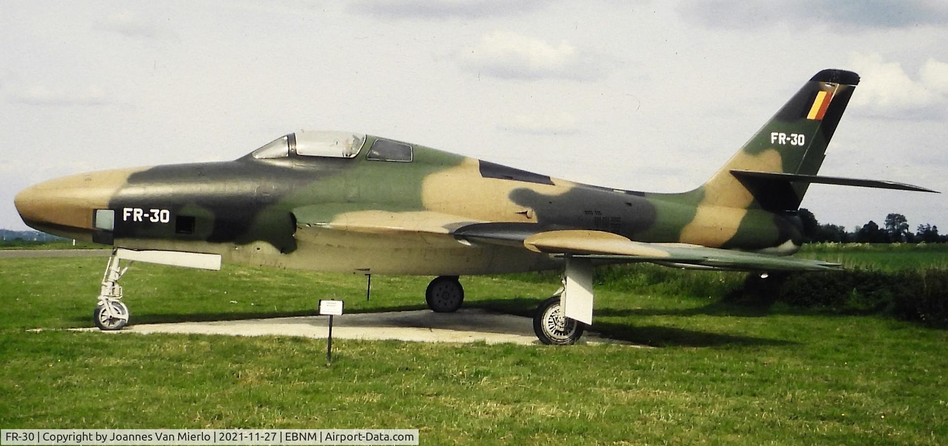 FR-30, Republic RF-84F Thunderflash C/N Not found (51-17015), Slide scan