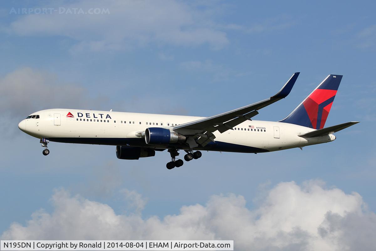 N195DN, 1997 Boeing 767-332 C/N 28452, at spl