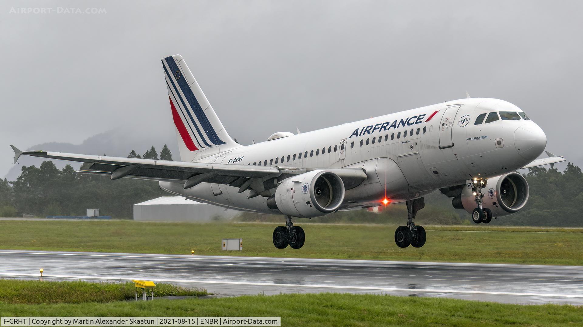 F-GRHT, 2001 Airbus A319-111 C/N 1449, Landing rwy. 17.