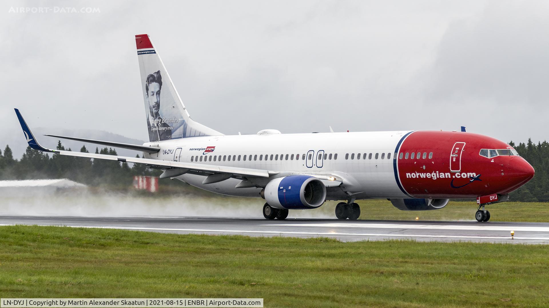 LN-DYJ, 2010 Boeing 737-8JP C/N 39045, Takeoff rwy. 17.