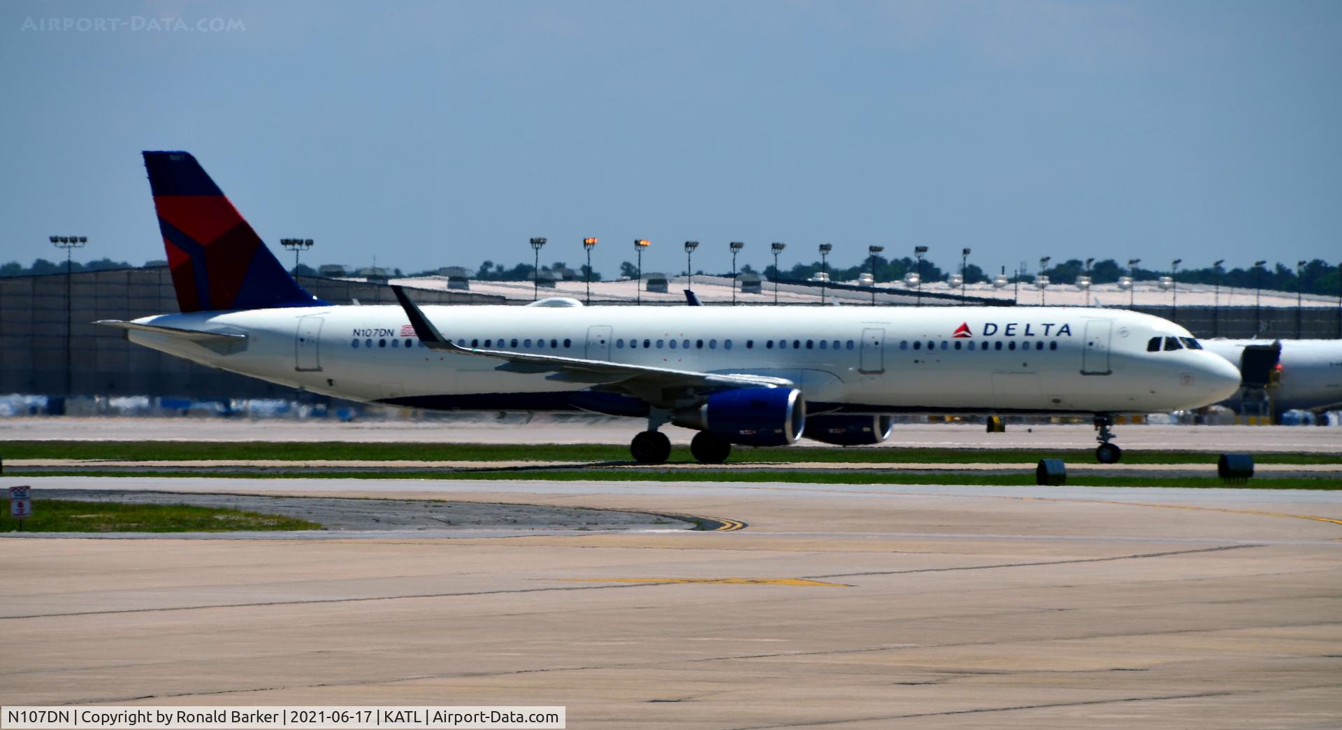 N107DN, 2020 Airbus A321-211 C/N 9582, Taxi Atlanta