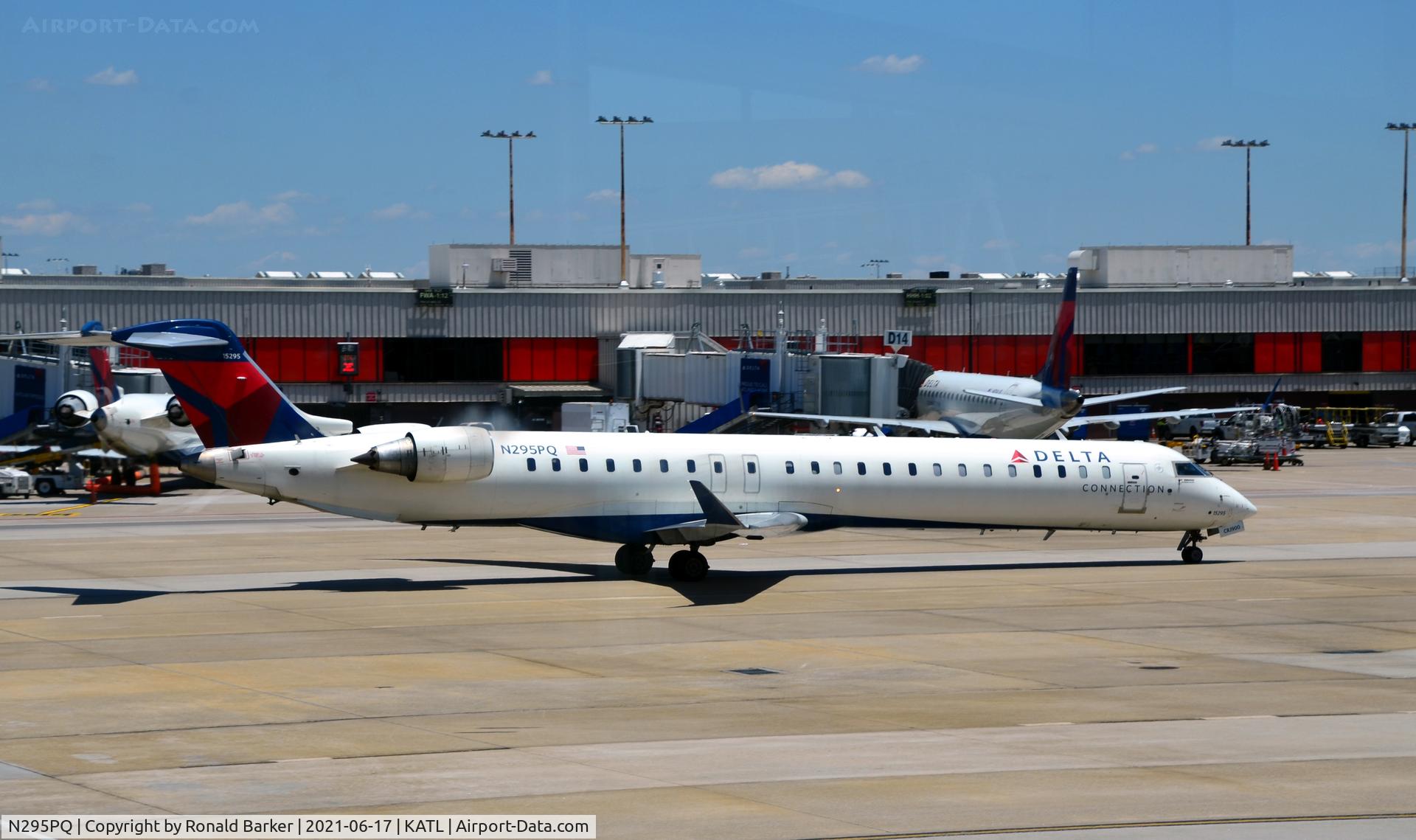 N295PQ, 2013 Bombardier CRJ-900 (CL-600-2D24) C/N 15295, Taxi to gate Atlanta