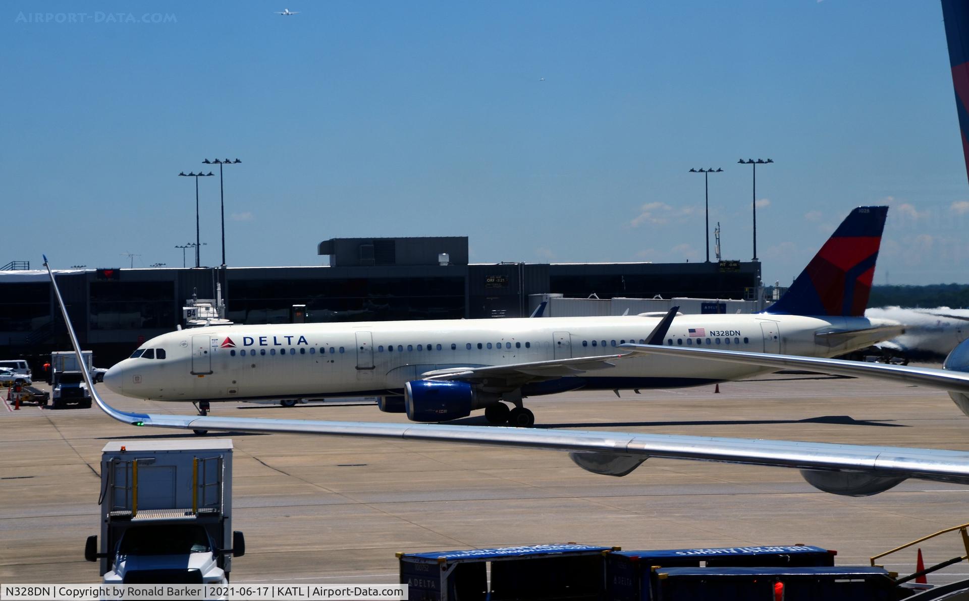 N328DN, 2017 Airbus A321-211 C/N 7840, Taxi to gate Atlanta