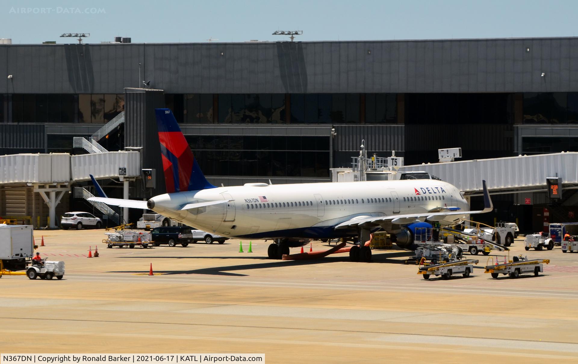 N367DN, 2019 Airbus A321-211 C/N 8713, Gate T5 Atlanta