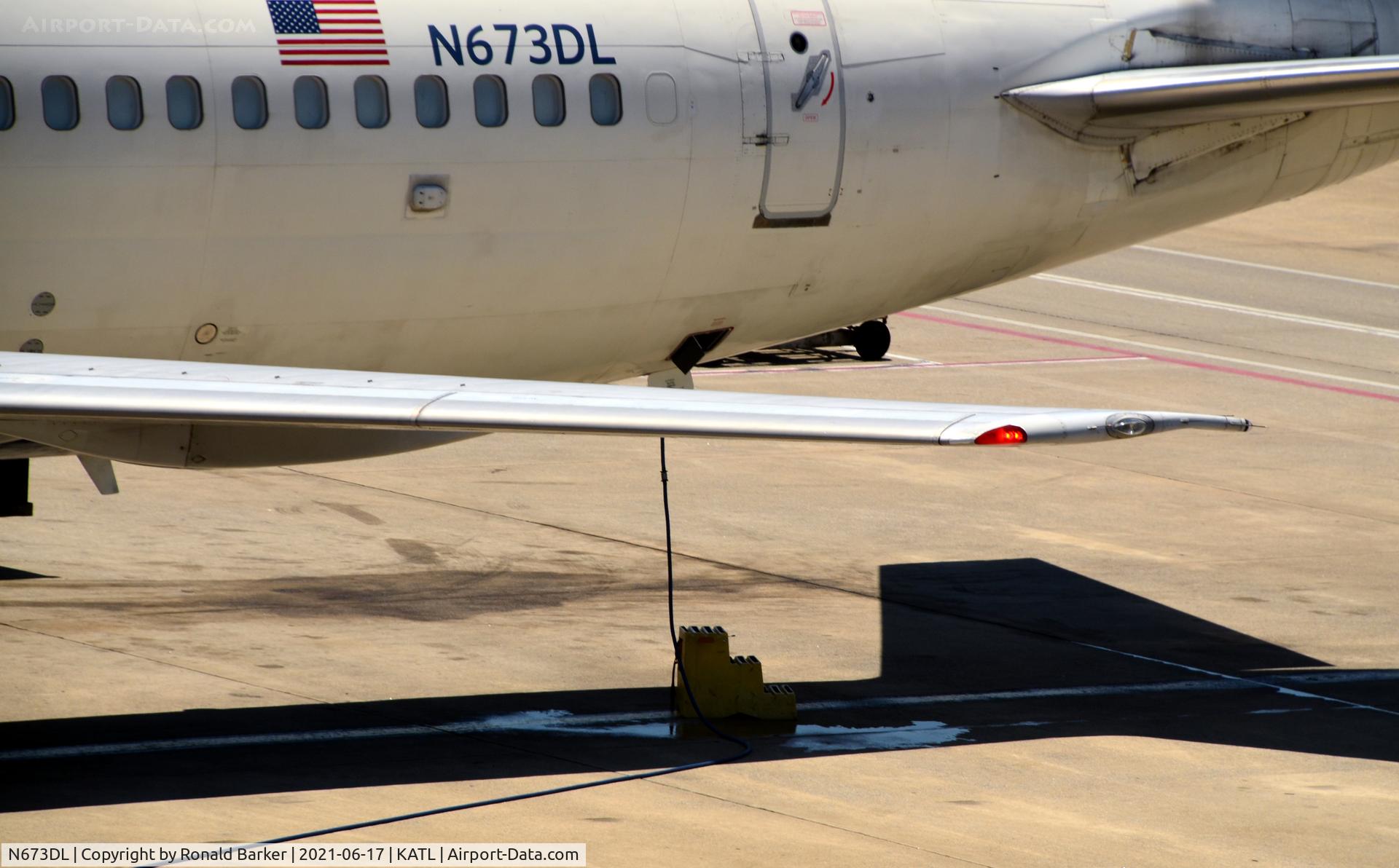 N673DL, 1992 Boeing 757-232 C/N 25978, Mx Atlanta