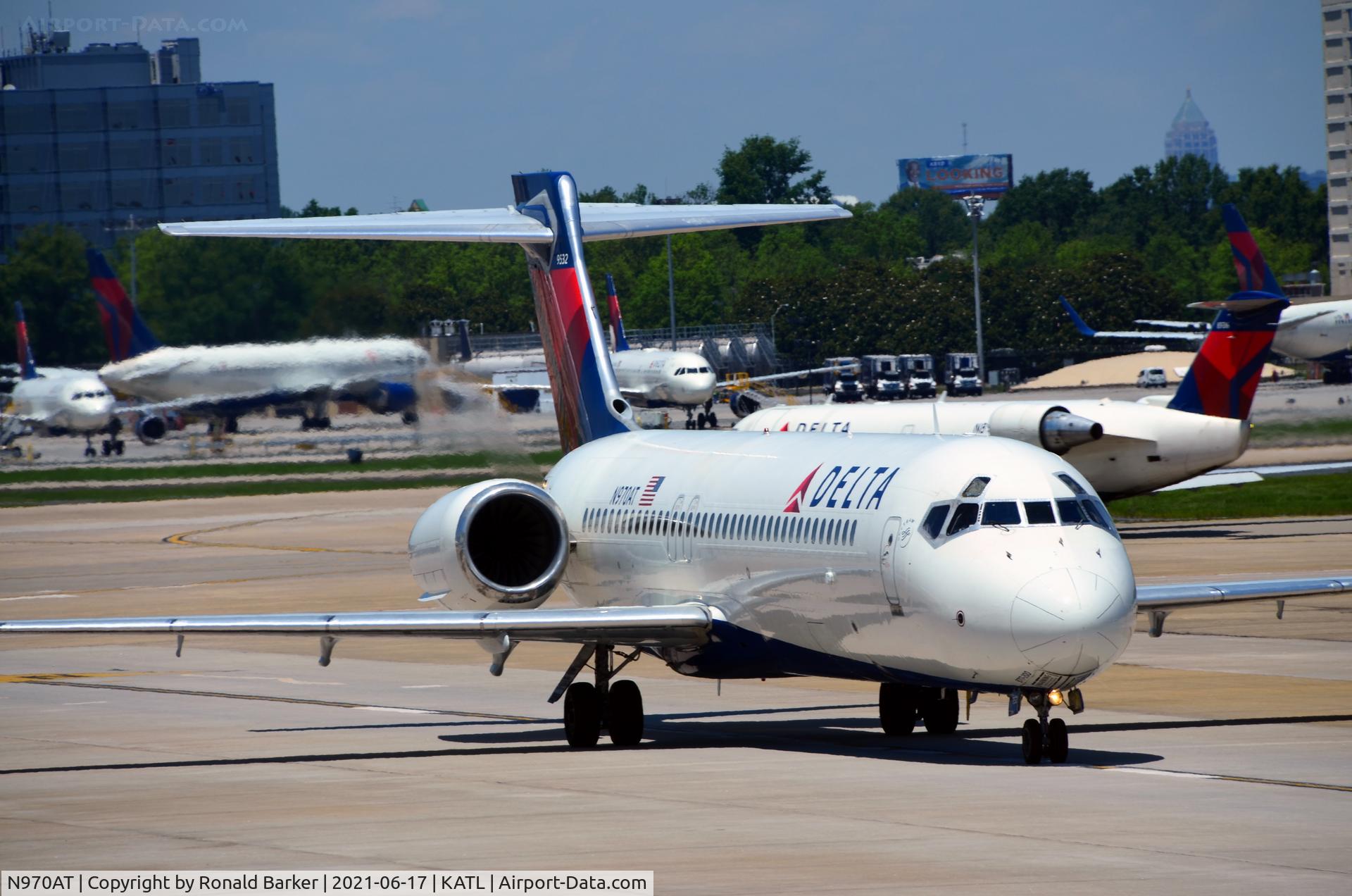 N970AT, 2001 Boeing 717-200 C/N 55031, Arriving at gate, fixin' to park Atlanta