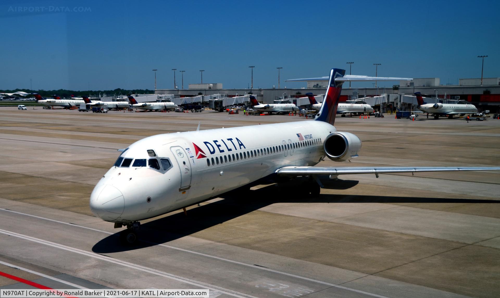 N970AT, 2001 Boeing 717-200 C/N 55031, Taxi to gate Atlanta