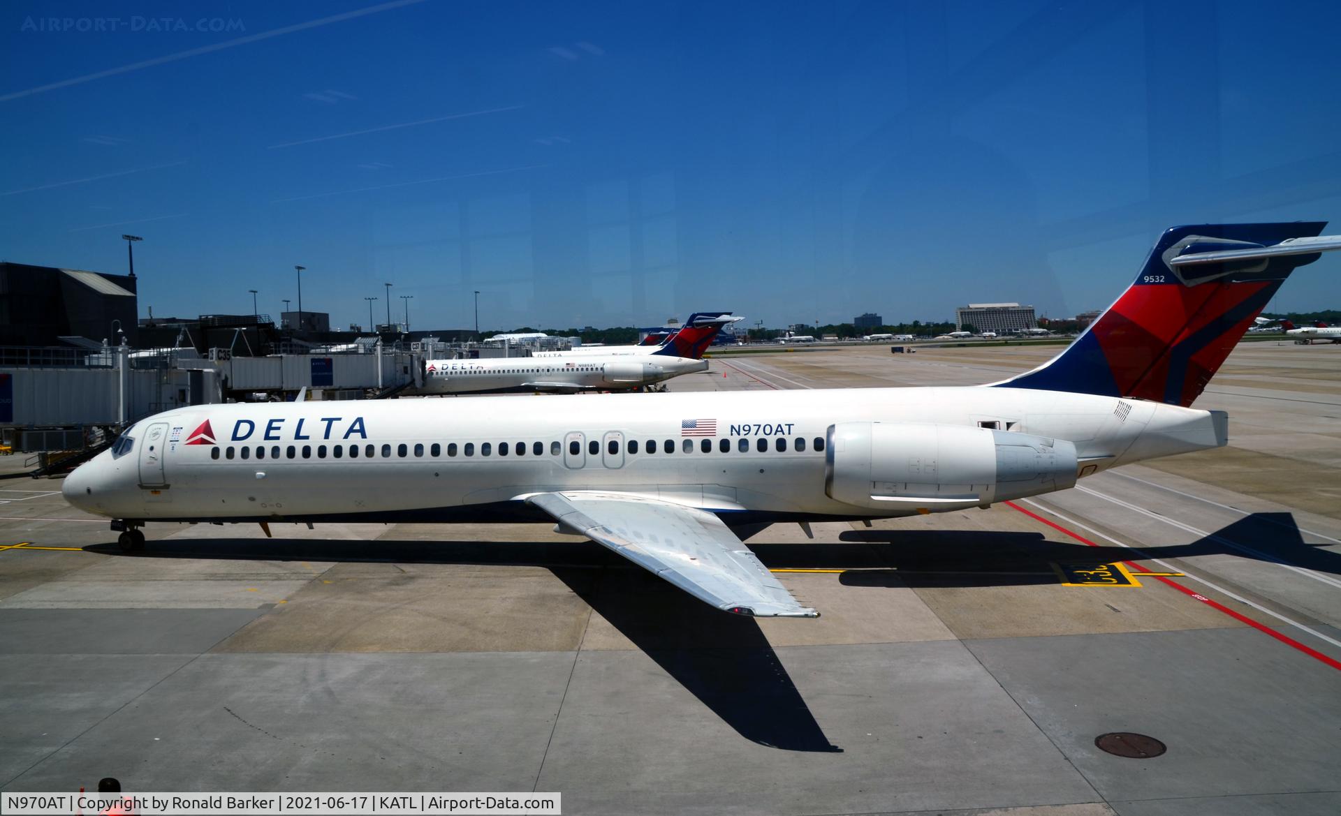 N970AT, 2001 Boeing 717-200 C/N 55031, Gate C33 Atlanta