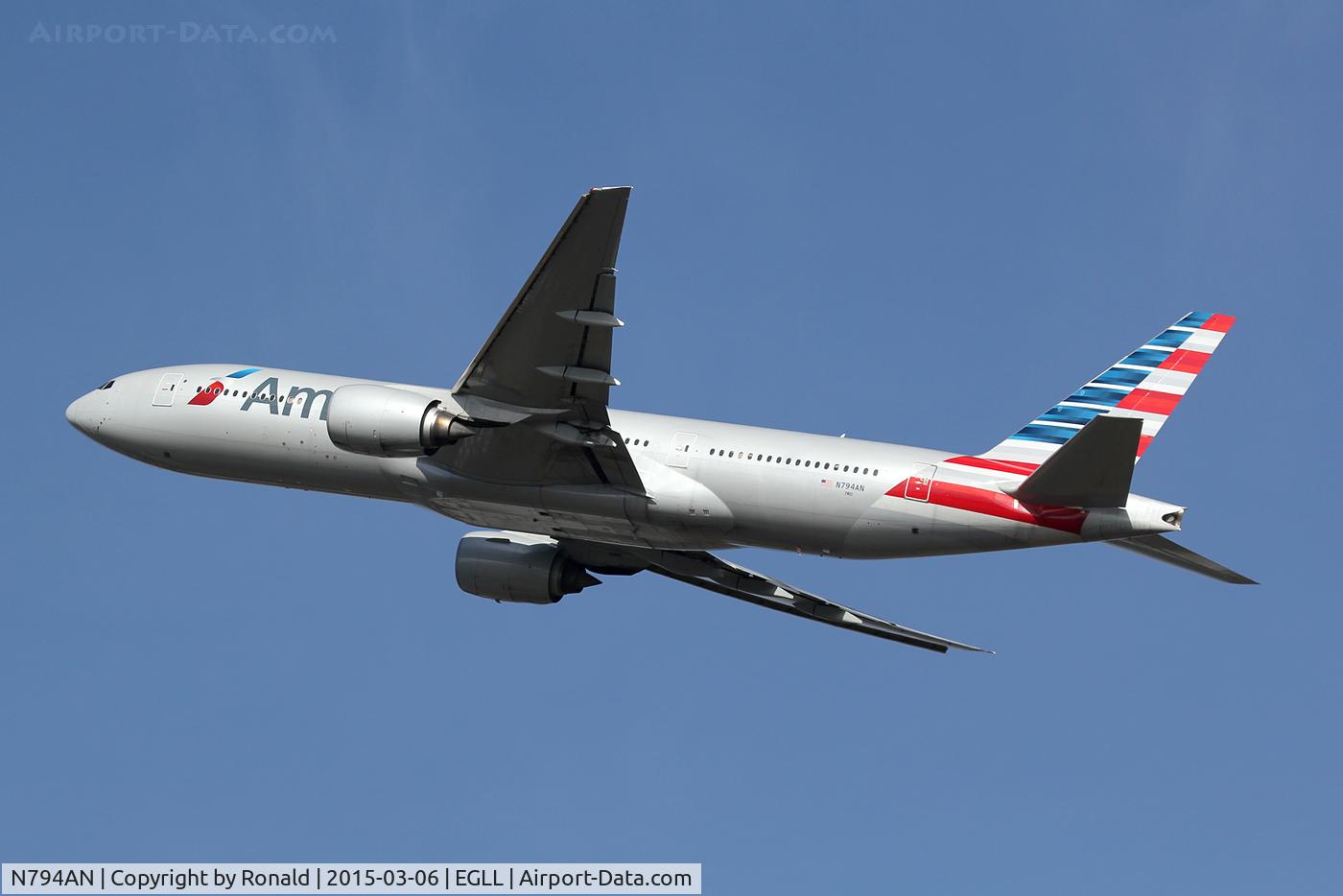 N794AN, 2000 Boeing 777-223 C/N 30256, at lhr