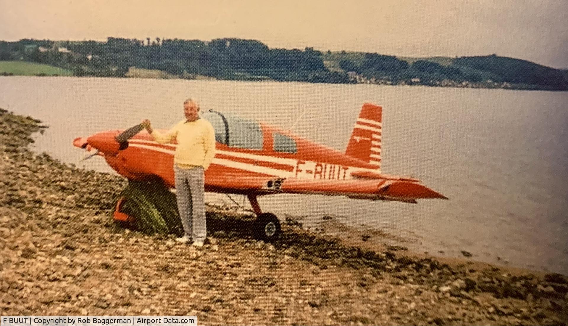 F-BUUT, Grumman American AA-1B Trainer Trainer C/N AA1B-0332, France 1988 emergency landing in a lake, pilot and passengers okay. My father on picture (now 98 years) can still remember , engine problem