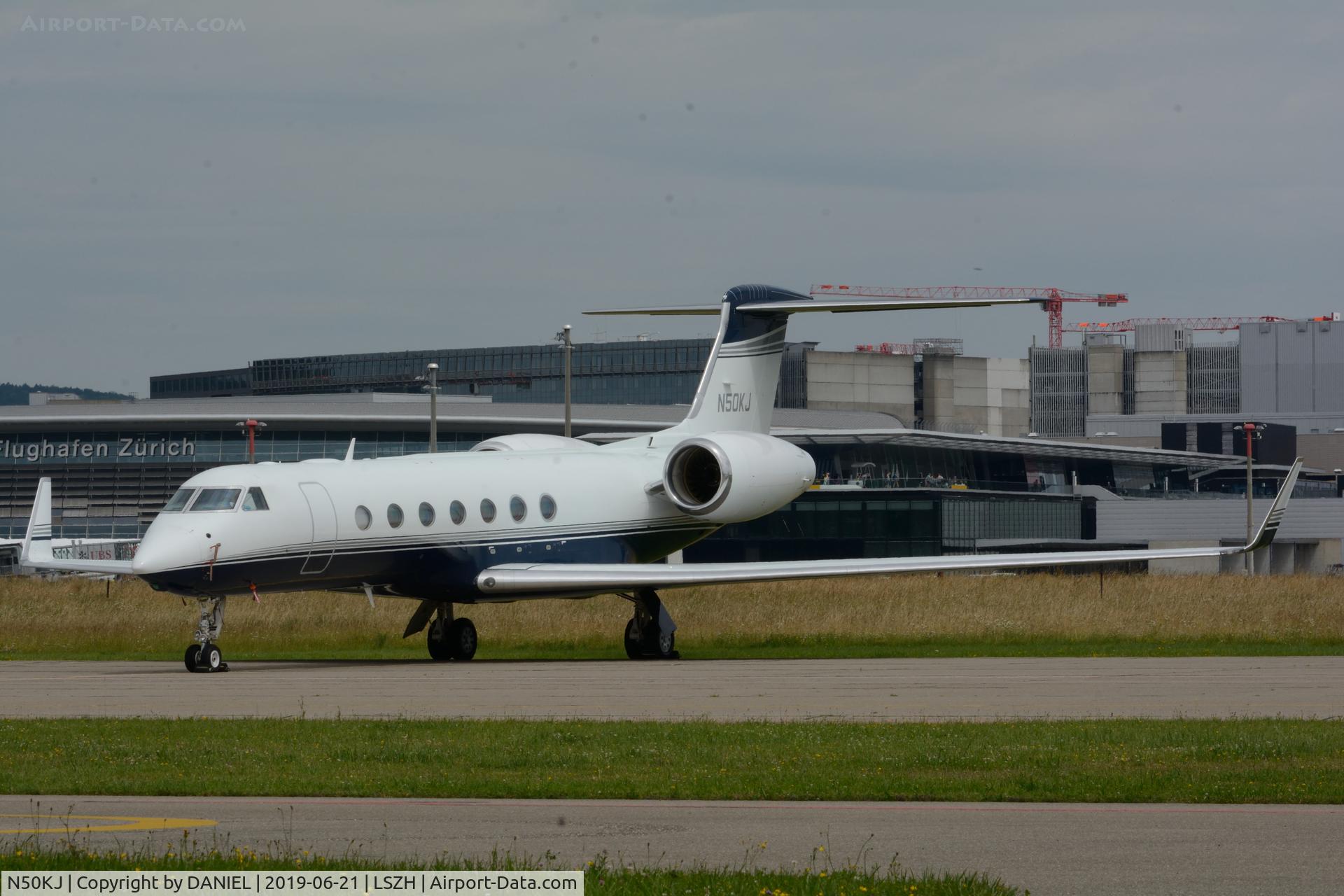 N50KJ, 2008 Gulfstream Aerospace GV-SP (G550) C/N 5203, N50KJ ON GROUND IN ZURICH
